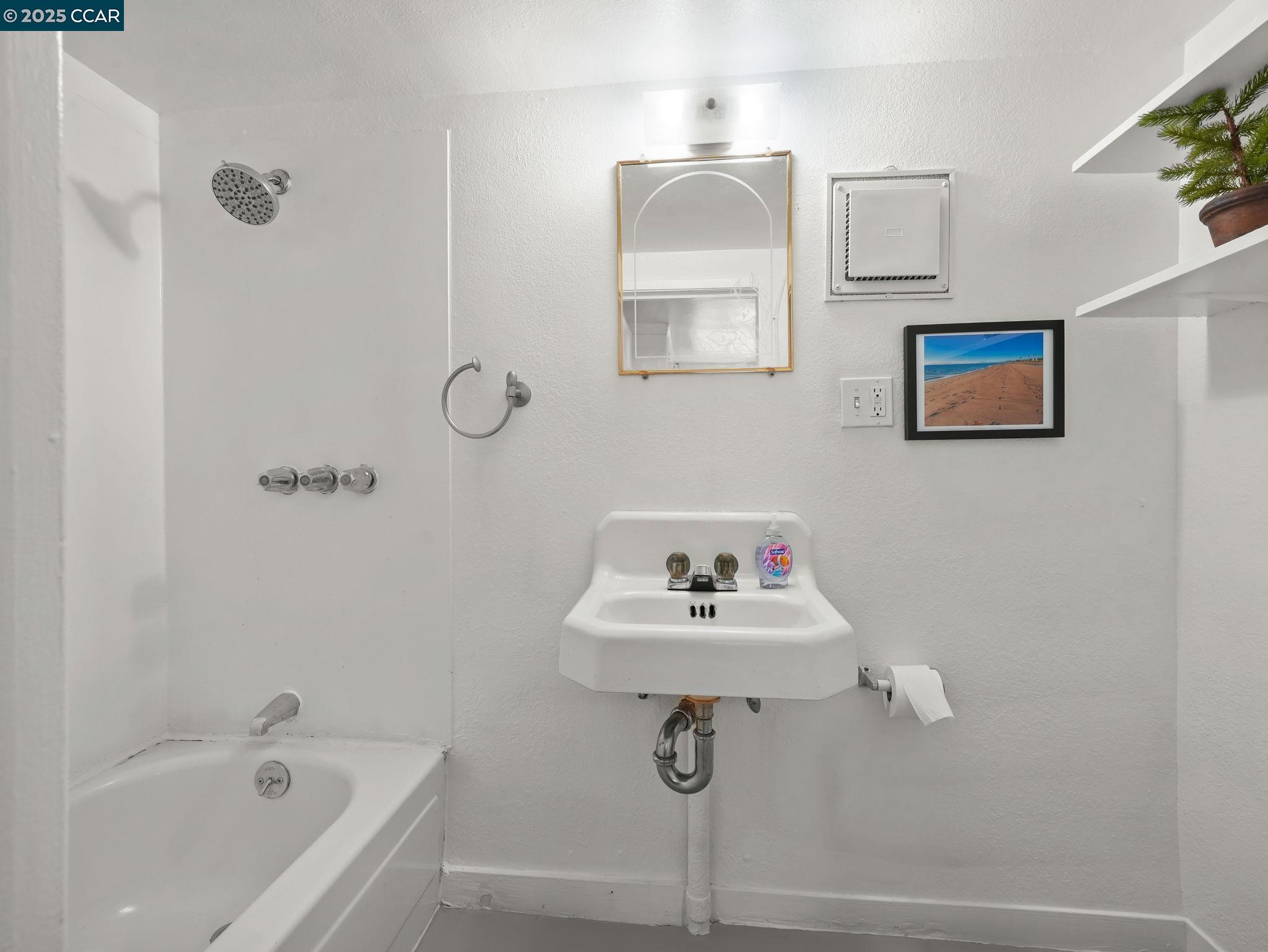 Detail Gallery Image 46 of 54 For 2154 Encinal Ave, Alameda,  CA 94501 - 2 Beds | 2 Baths