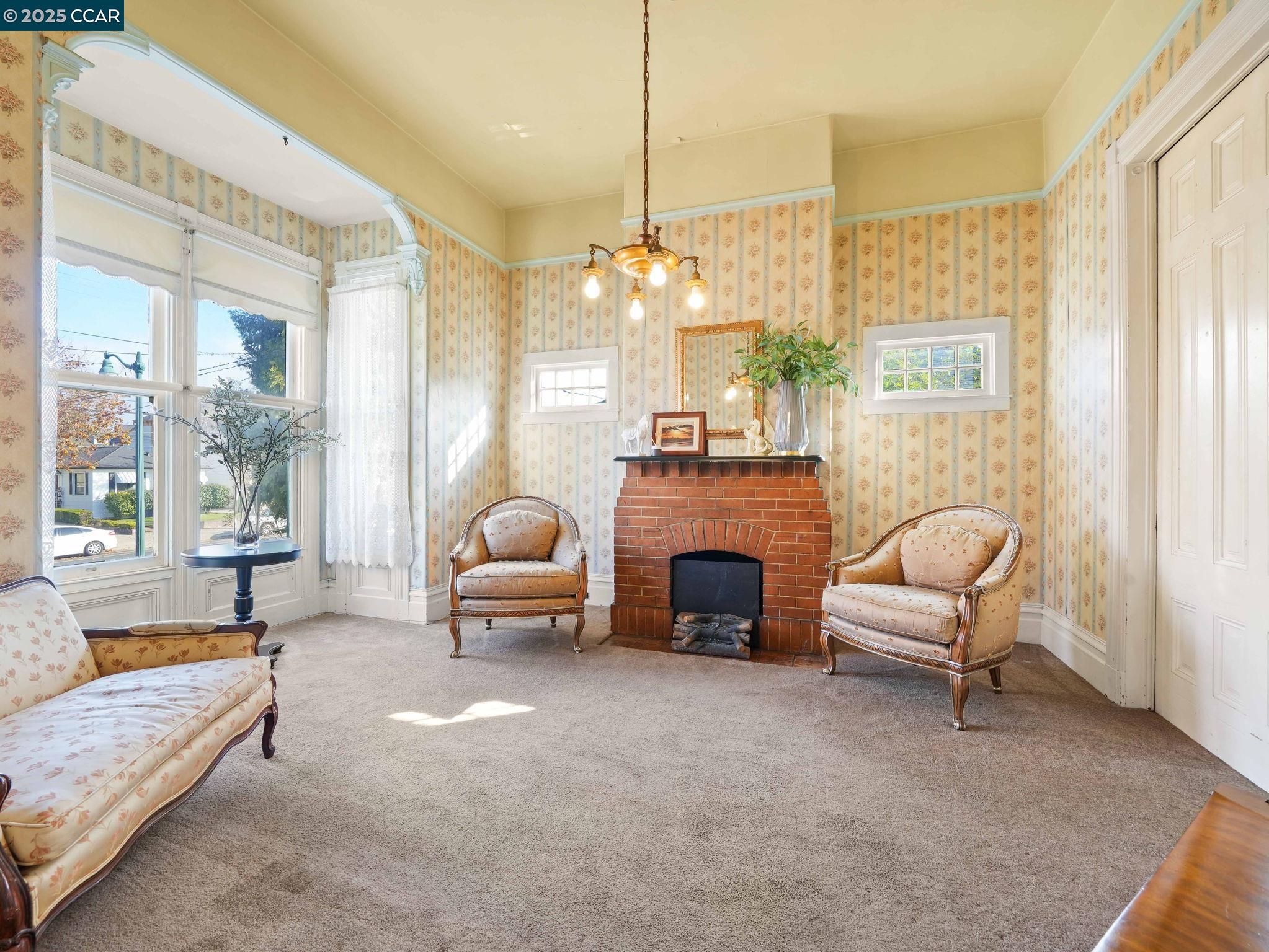 Detail Gallery Image 6 of 54 For 2154 Encinal Ave, Alameda,  CA 94501 - 2 Beds | 2 Baths