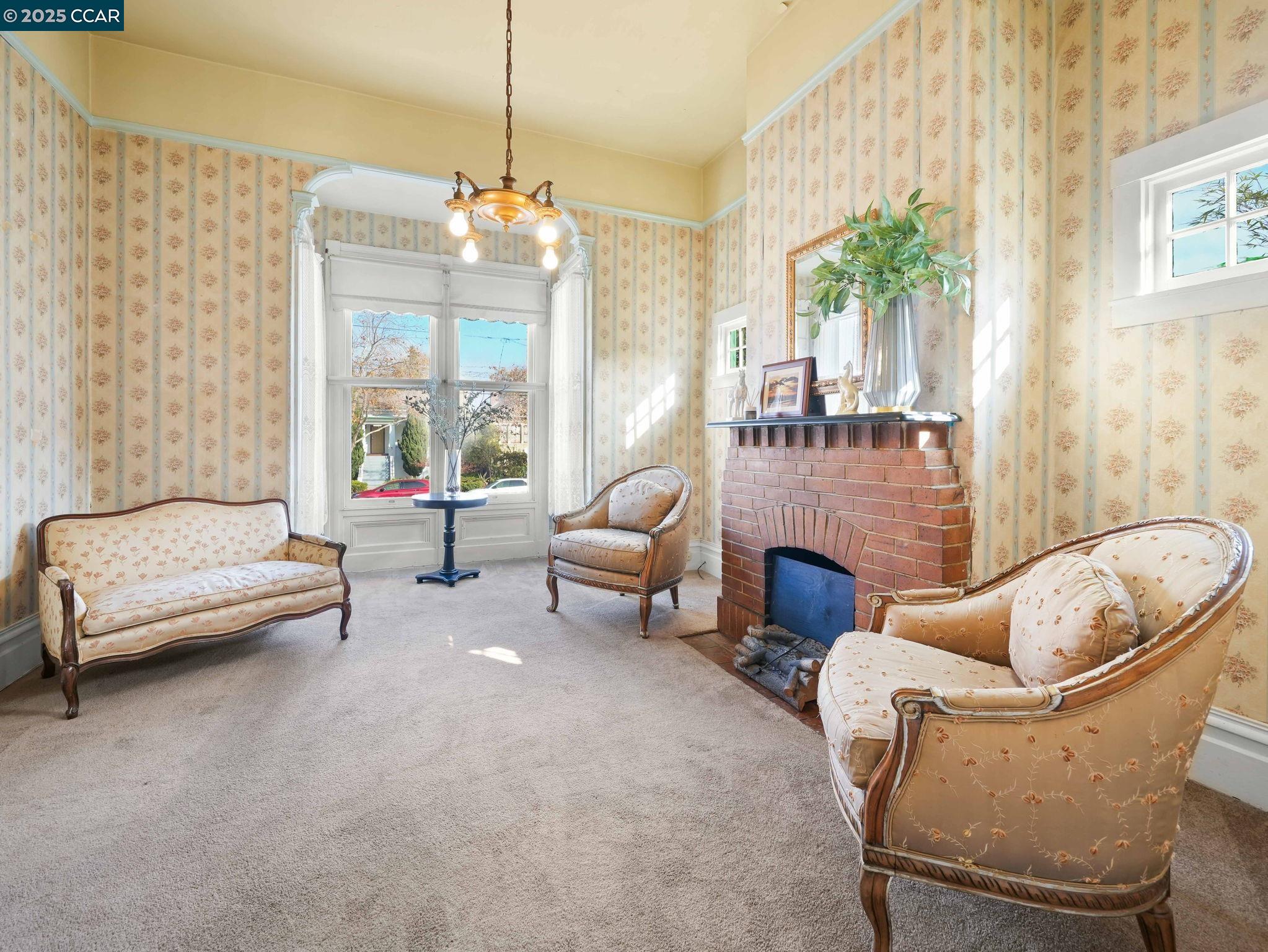 Detail Gallery Image 7 of 54 For 2154 Encinal Ave, Alameda,  CA 94501 - 2 Beds | 2 Baths