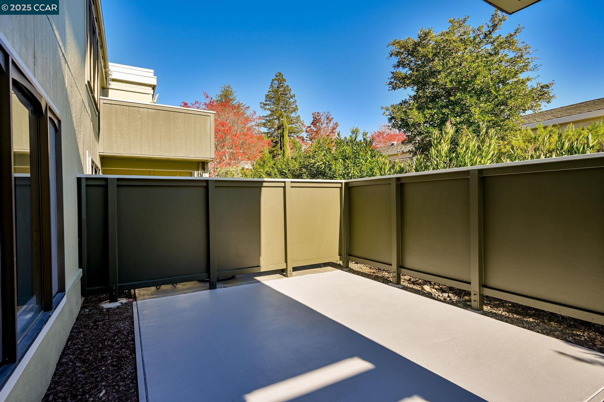Detail Gallery Image 2 of 24 For 2057 Golden Rain Rd #4,  Walnut Creek,  CA 94595 - 2 Beds | 1 Baths