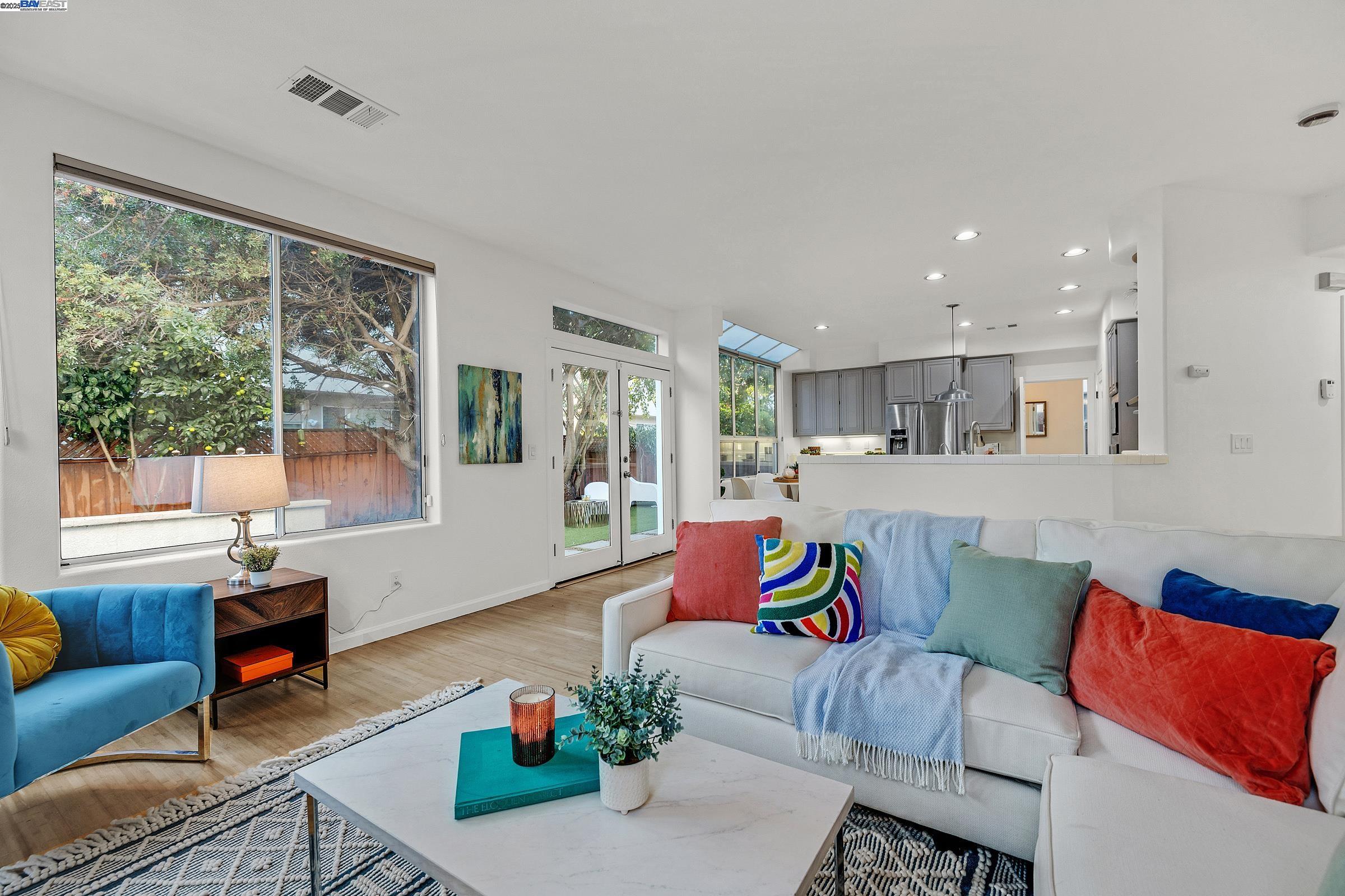 Detail Gallery Image 12 of 48 For 2018 Constitution Ct, San Leandro,  CA 94579 - 5 Beds | 4 Baths