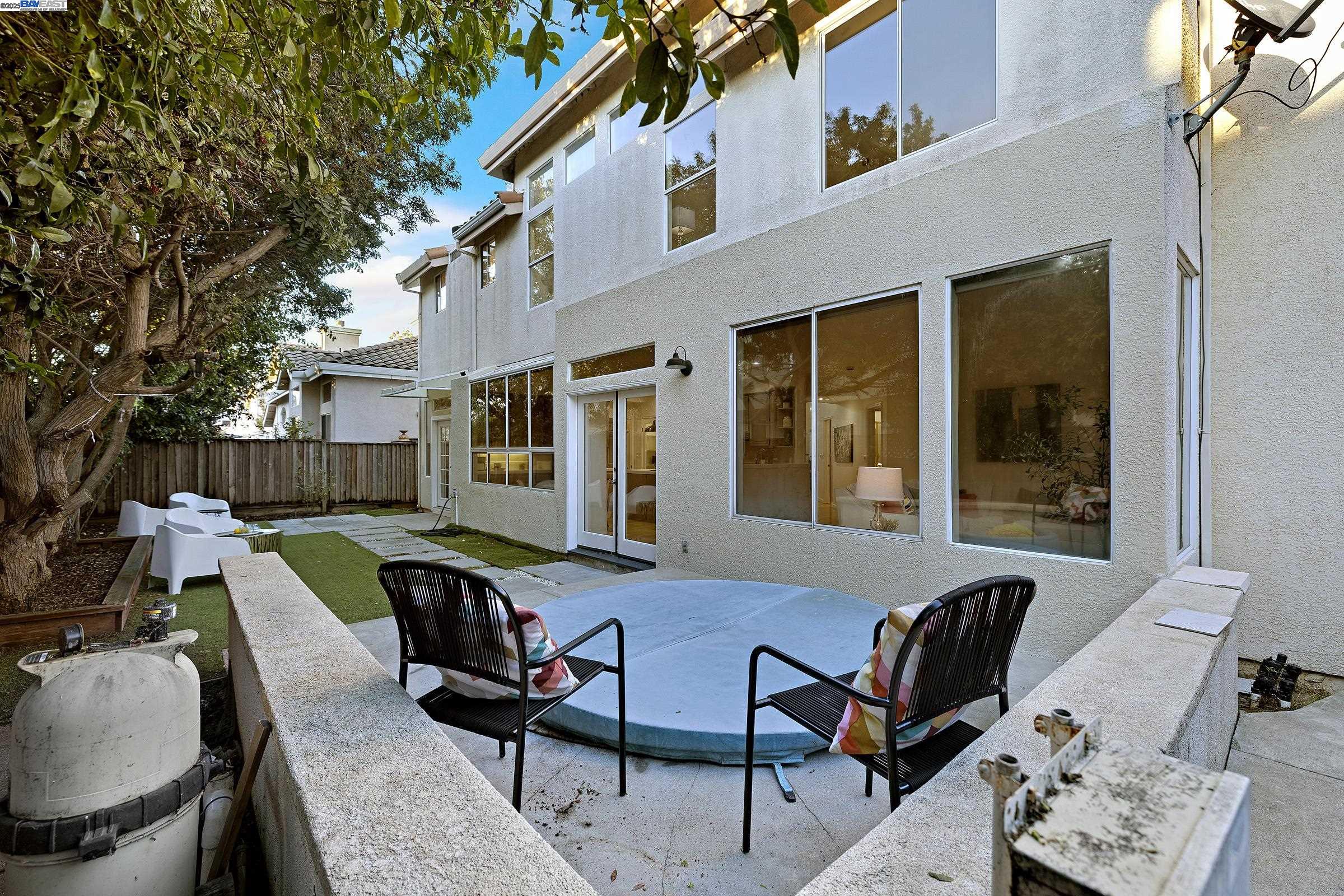 Detail Gallery Image 18 of 48 For 2018 Constitution Ct, San Leandro,  CA 94579 - 5 Beds | 4 Baths