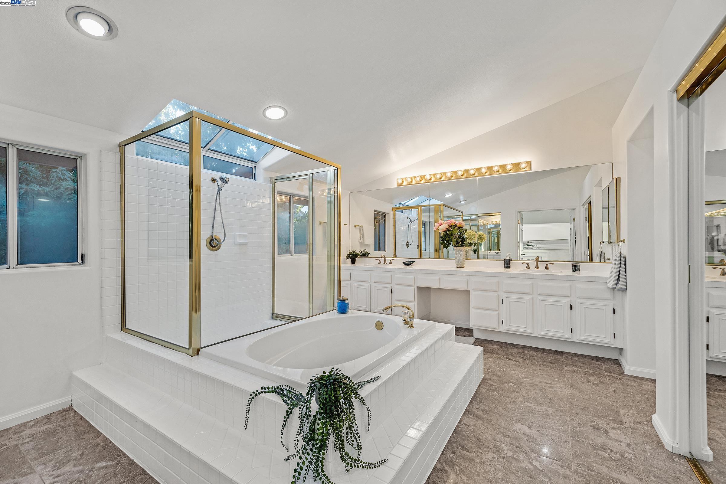 Detail Gallery Image 28 of 48 For 2018 Constitution Ct, San Leandro,  CA 94579 - 5 Beds | 4 Baths