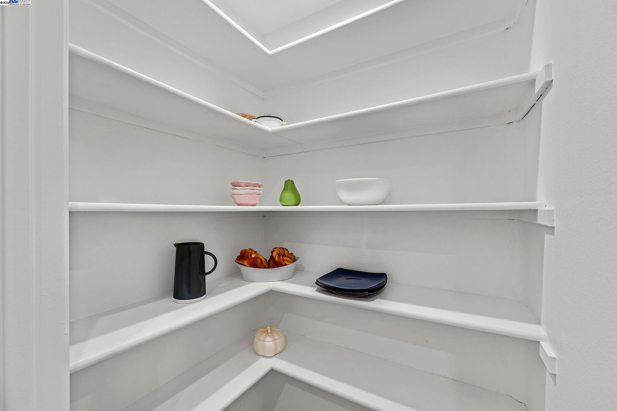 Detail Gallery Image 30 of 48 For 2018 Constitution Ct, San Leandro,  CA 94579 - 5 Beds | 4 Baths