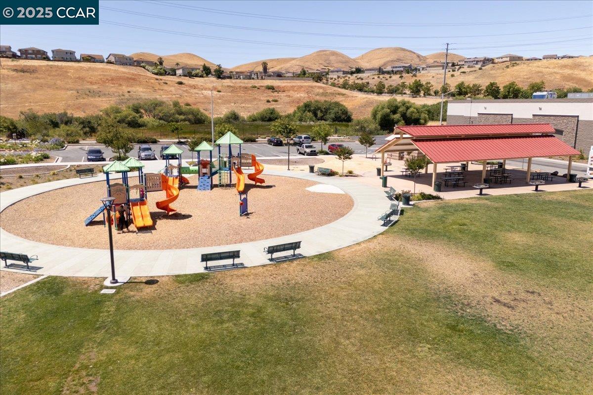 Detail Gallery Image 25 of 45 For 300 Hideaway Lane, Pittsburg,  CA 94565 - 4 Beds | 3 Baths