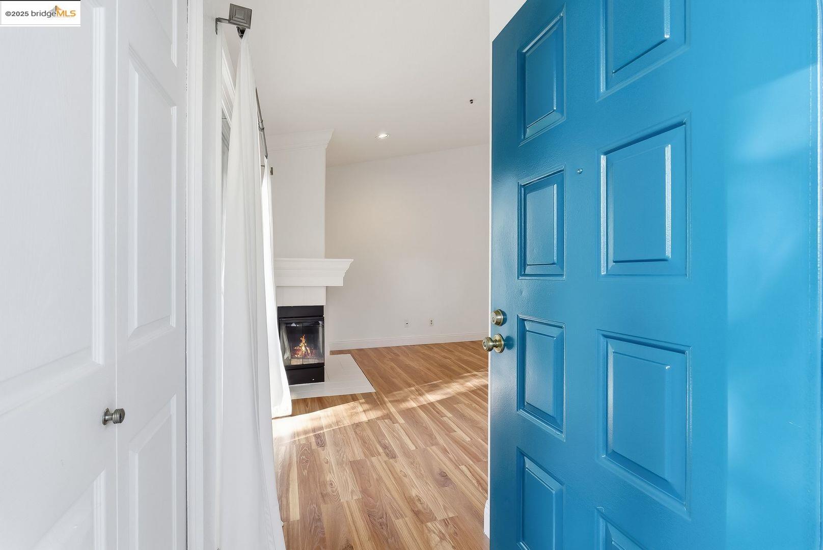 Detail Gallery Image 2 of 33 For 316 Dursey Dr, Pinole,  CA 94564 - 2 Beds | 2 Baths