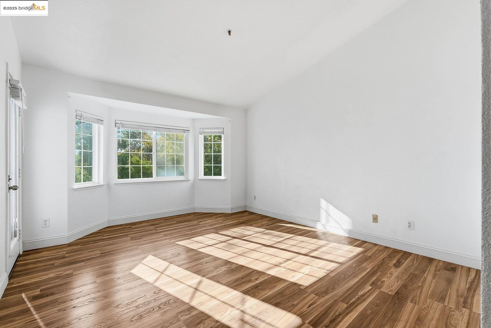 Detail Gallery Image 13 of 33 For 316 Dursey Dr, Pinole,  CA 94564 - 2 Beds | 2 Baths