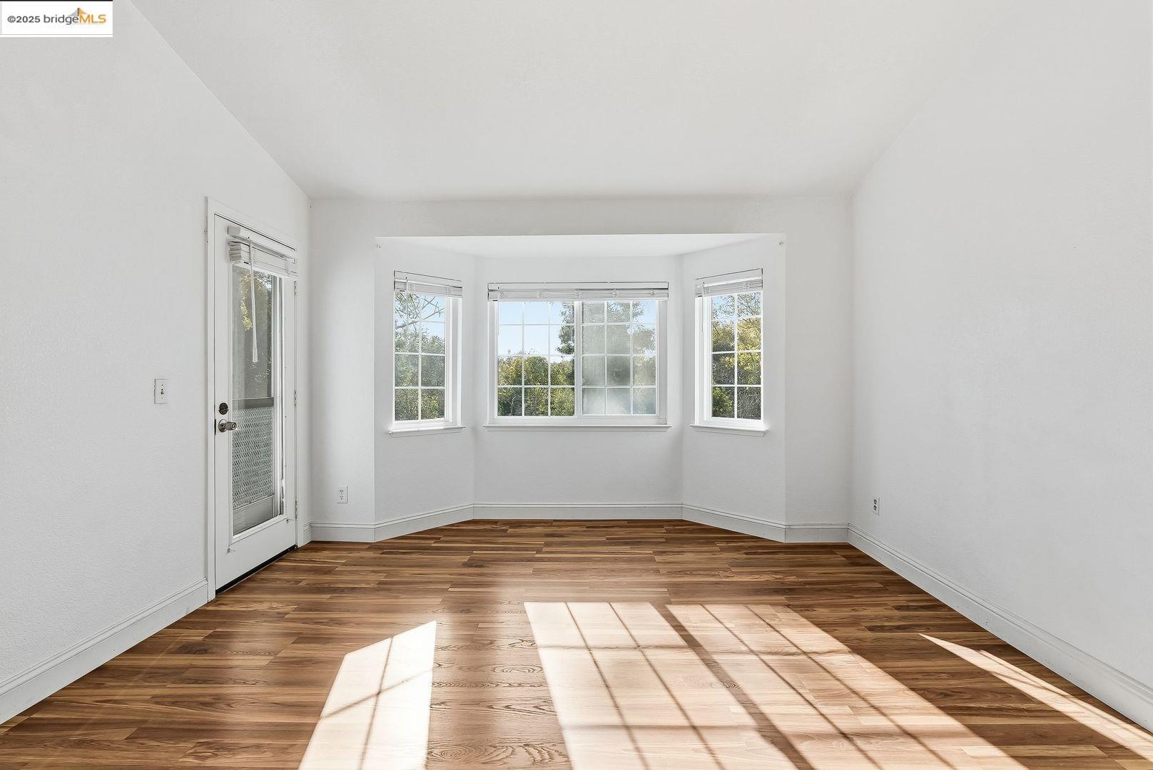 Detail Gallery Image 14 of 33 For 316 Dursey Dr, Pinole,  CA 94564 - 2 Beds | 2 Baths