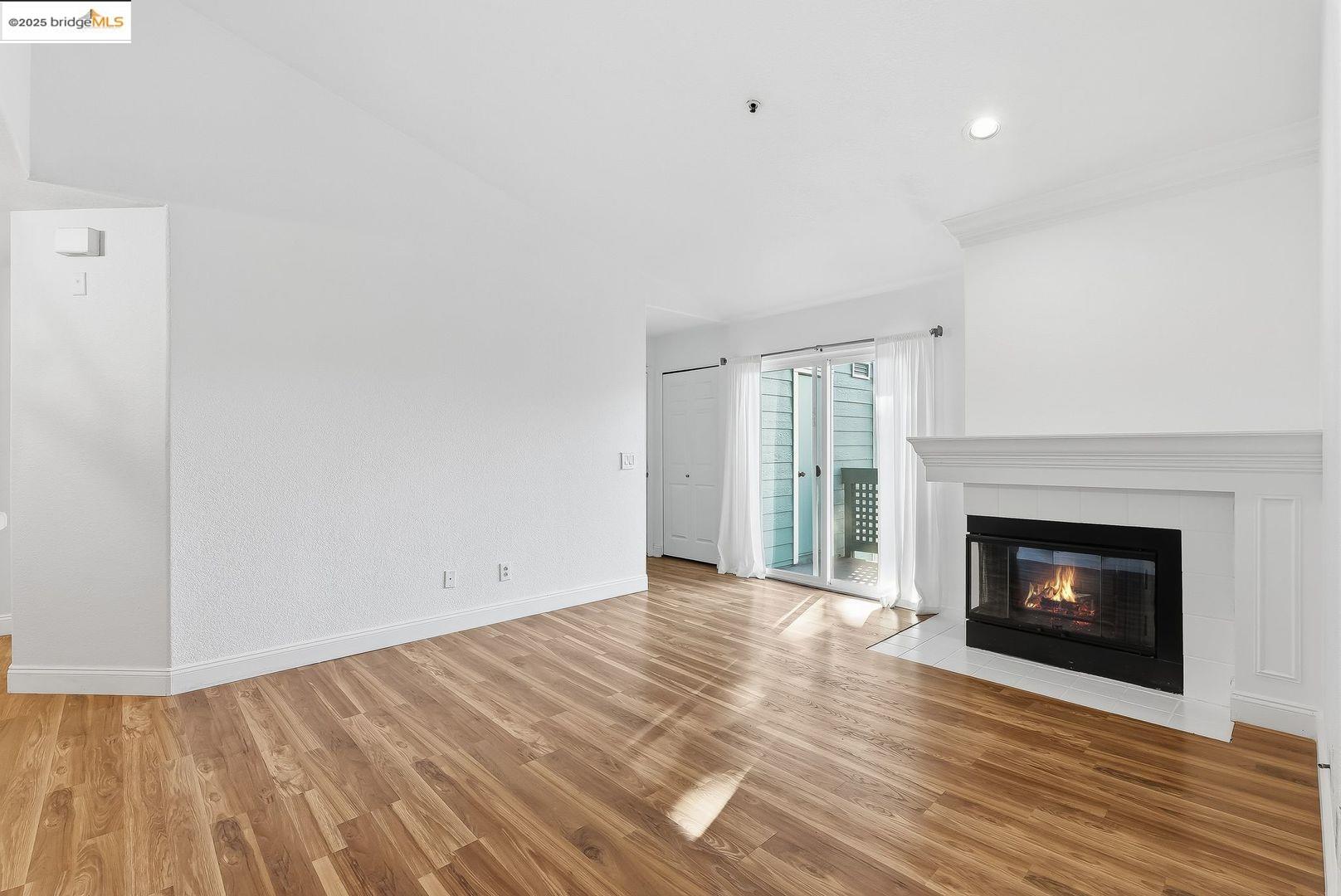 Detail Gallery Image 4 of 33 For 316 Dursey Dr, Pinole,  CA 94564 - 2 Beds | 2 Baths