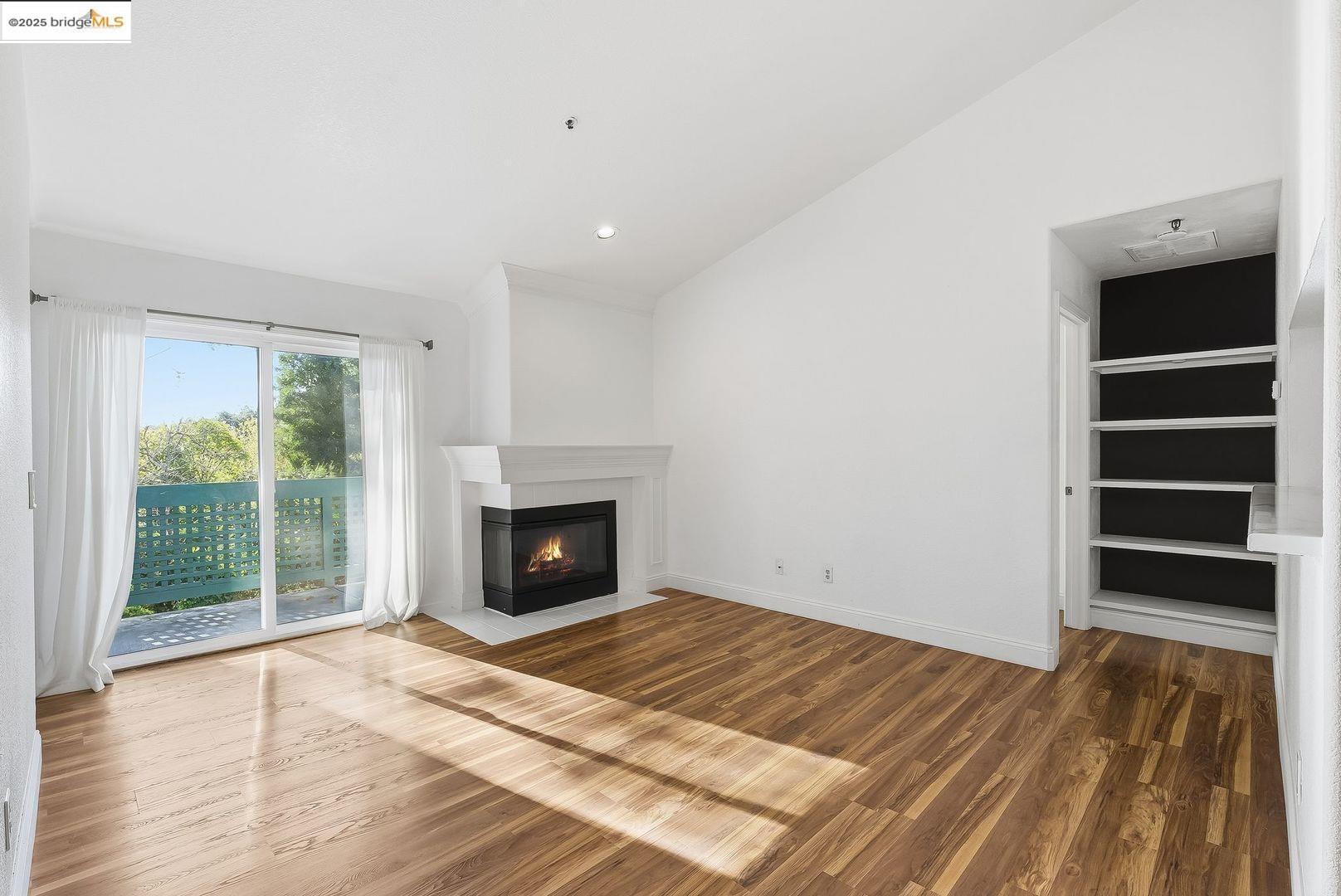 Detail Gallery Image 5 of 33 For 316 Dursey Dr, Pinole,  CA 94564 - 2 Beds | 2 Baths