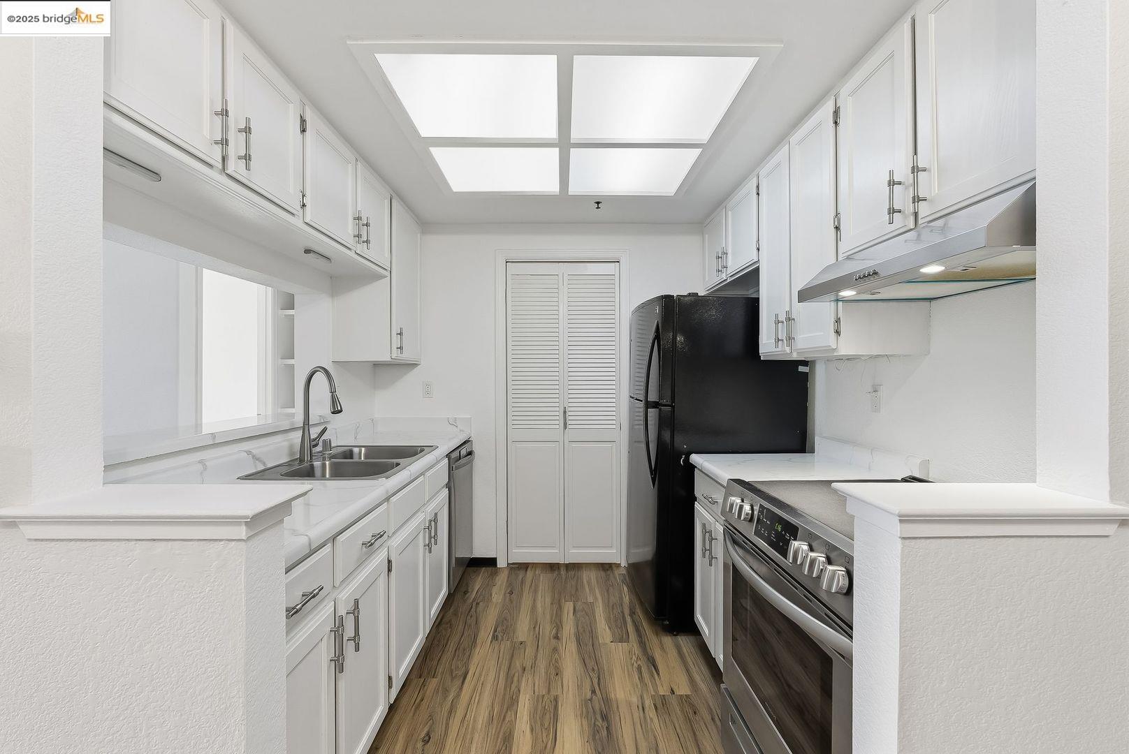 Detail Gallery Image 7 of 33 For 316 Dursey Dr, Pinole,  CA 94564 - 2 Beds | 2 Baths