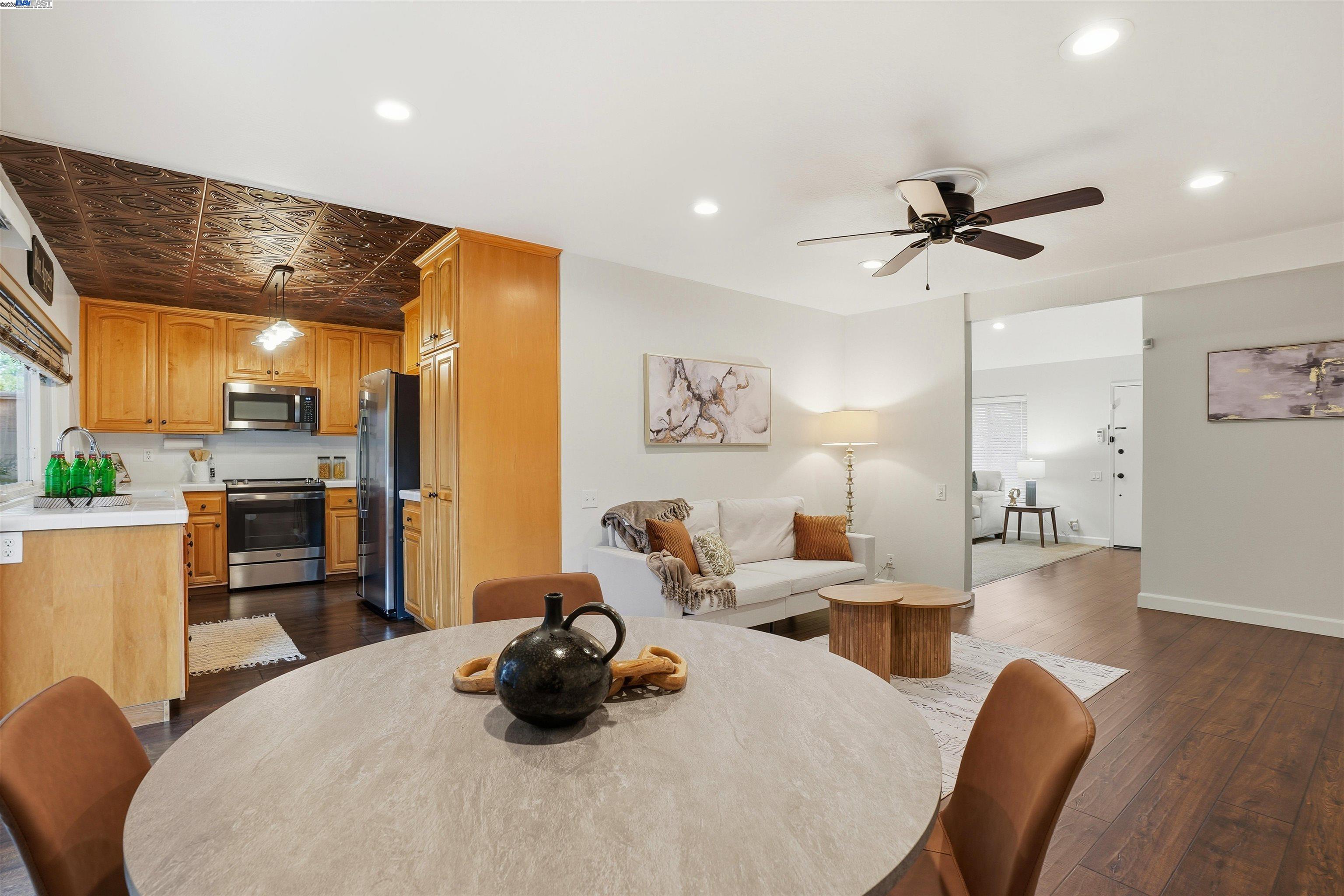 Detail Gallery Image 15 of 45 For 4490 Buckthorn Ct, Concord,  CA 94521 - 4 Beds | 2 Baths