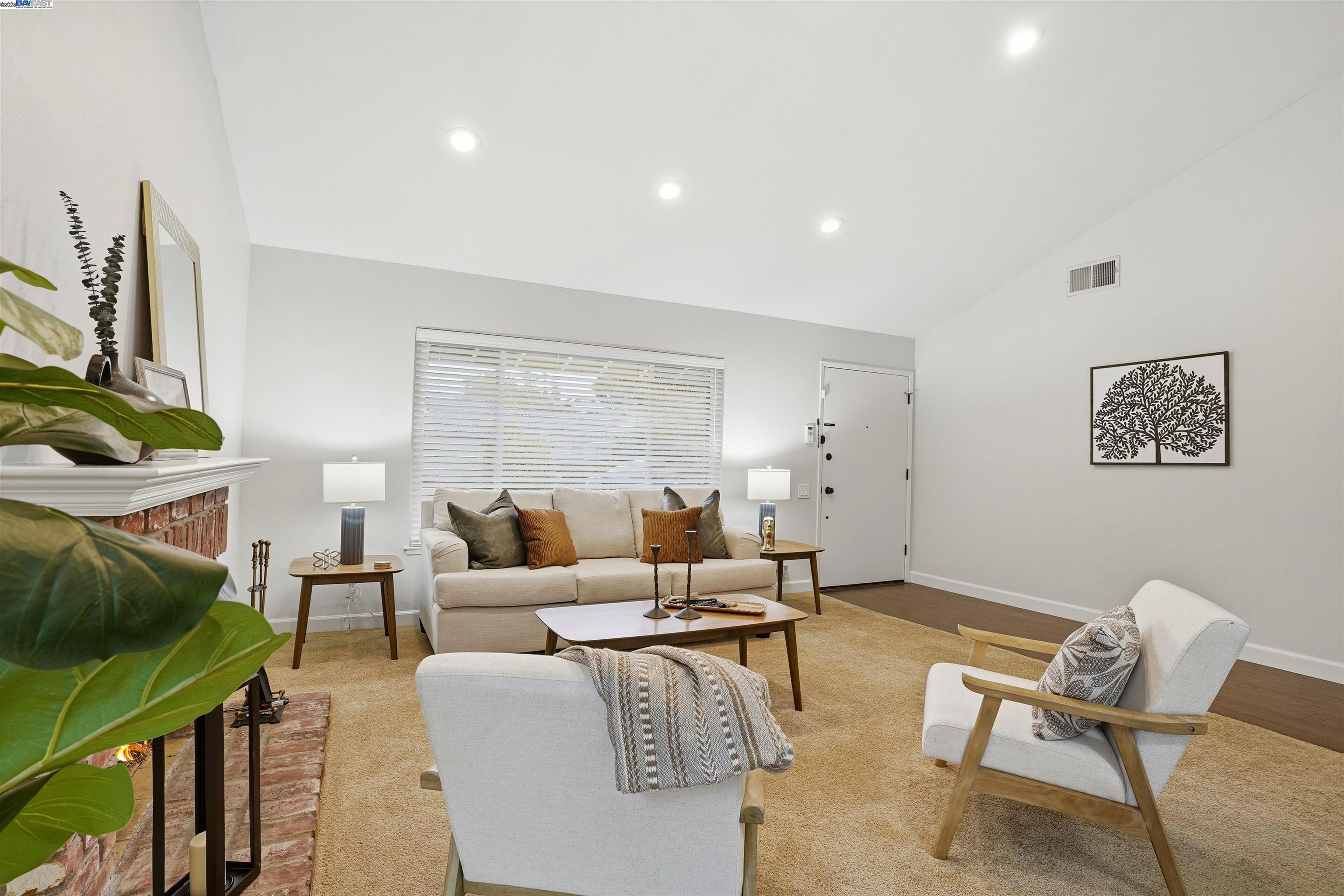 Detail Gallery Image 8 of 45 For 4490 Buckthorn Ct, Concord,  CA 94521 - 4 Beds | 2 Baths