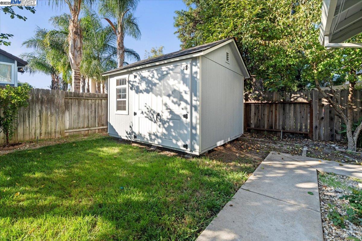 Detail Gallery Image 34 of 38 For 7212 Tiant Way, Elk Grove,  CA 95758 - 4 Beds | 2/1 Baths