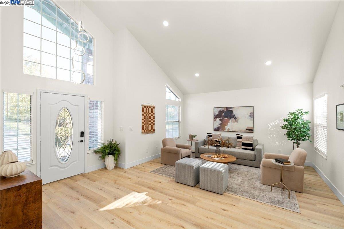 Detail Gallery Image 7 of 38 For 7212 Tiant Way, Elk Grove,  CA 95758 - 4 Beds | 2/1 Baths