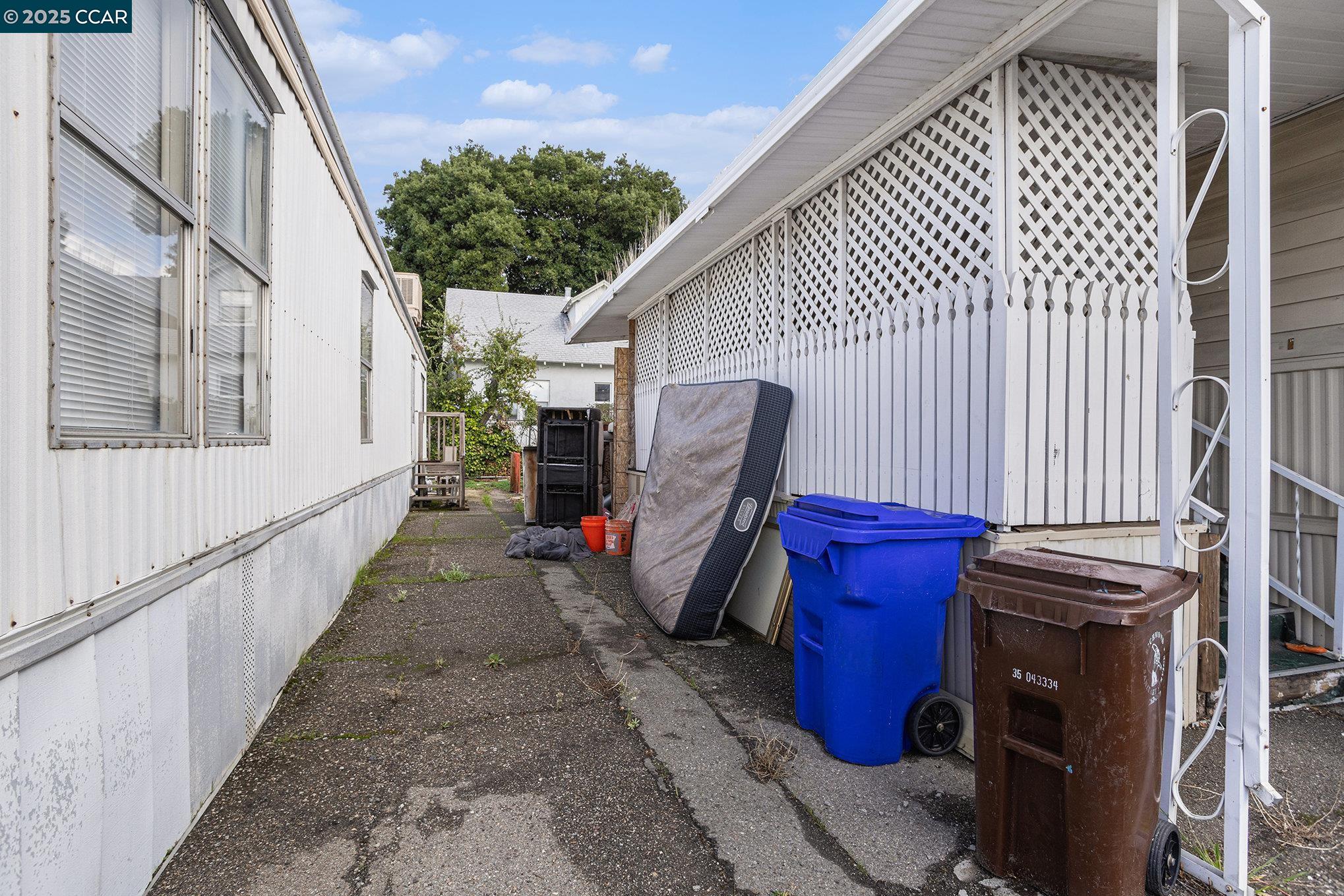 Detail Gallery Image 2 of 12 For 4556 Appian Way #7,  El Sobrante,  CA 94803 - 2 Beds | 1 Baths