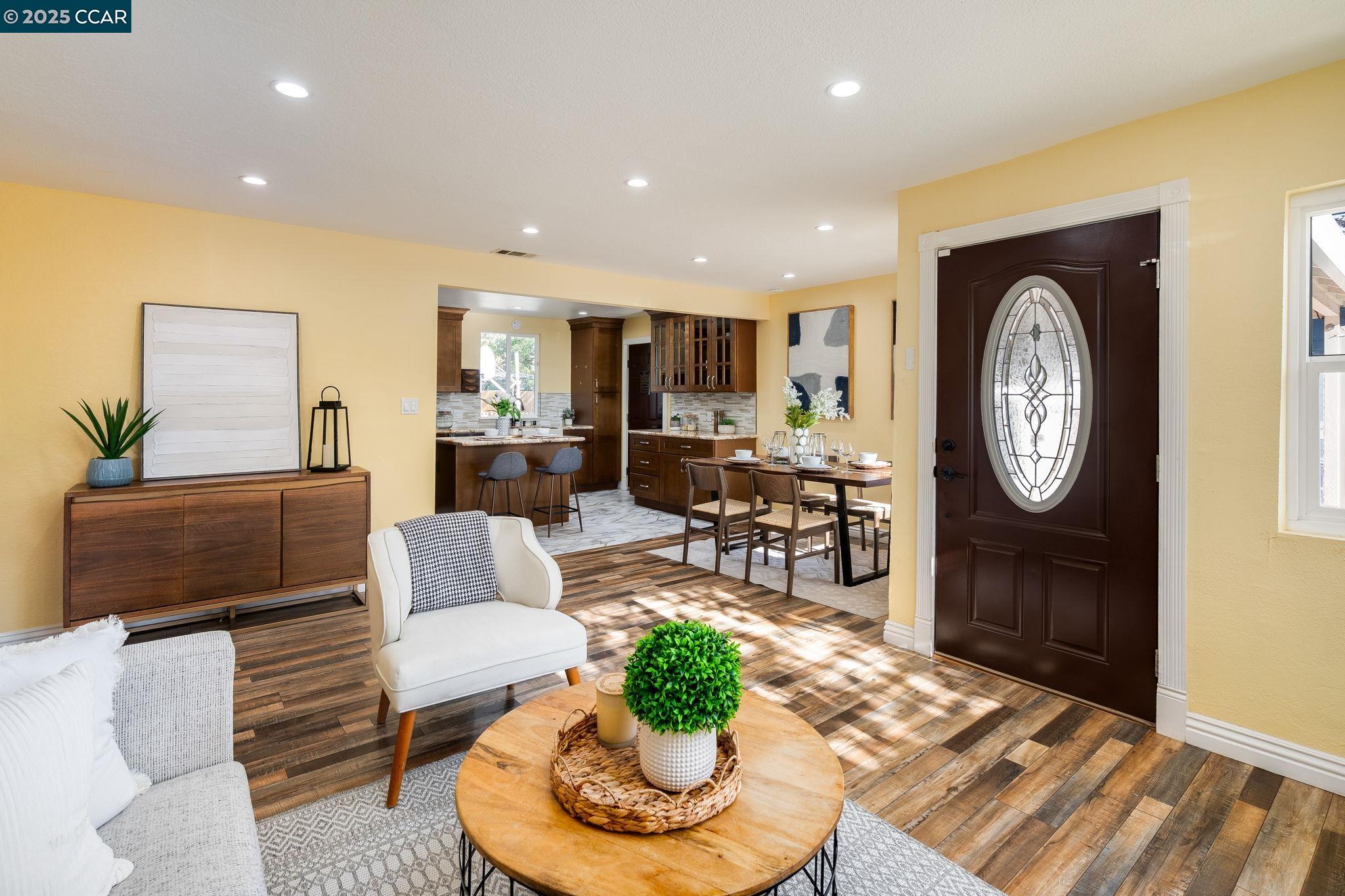 Detail Gallery Image 4 of 27 For 2941 Crawford St, Concord,  CA 94518 - 4 Beds | 2 Baths