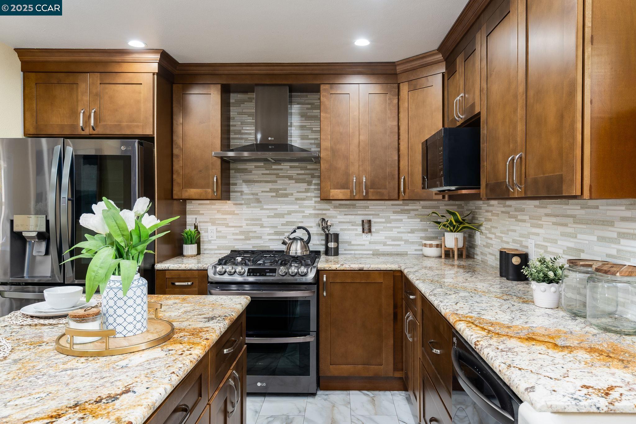 Detail Gallery Image 9 of 27 For 2941 Crawford St, Concord,  CA 94518 - 4 Beds | 2 Baths