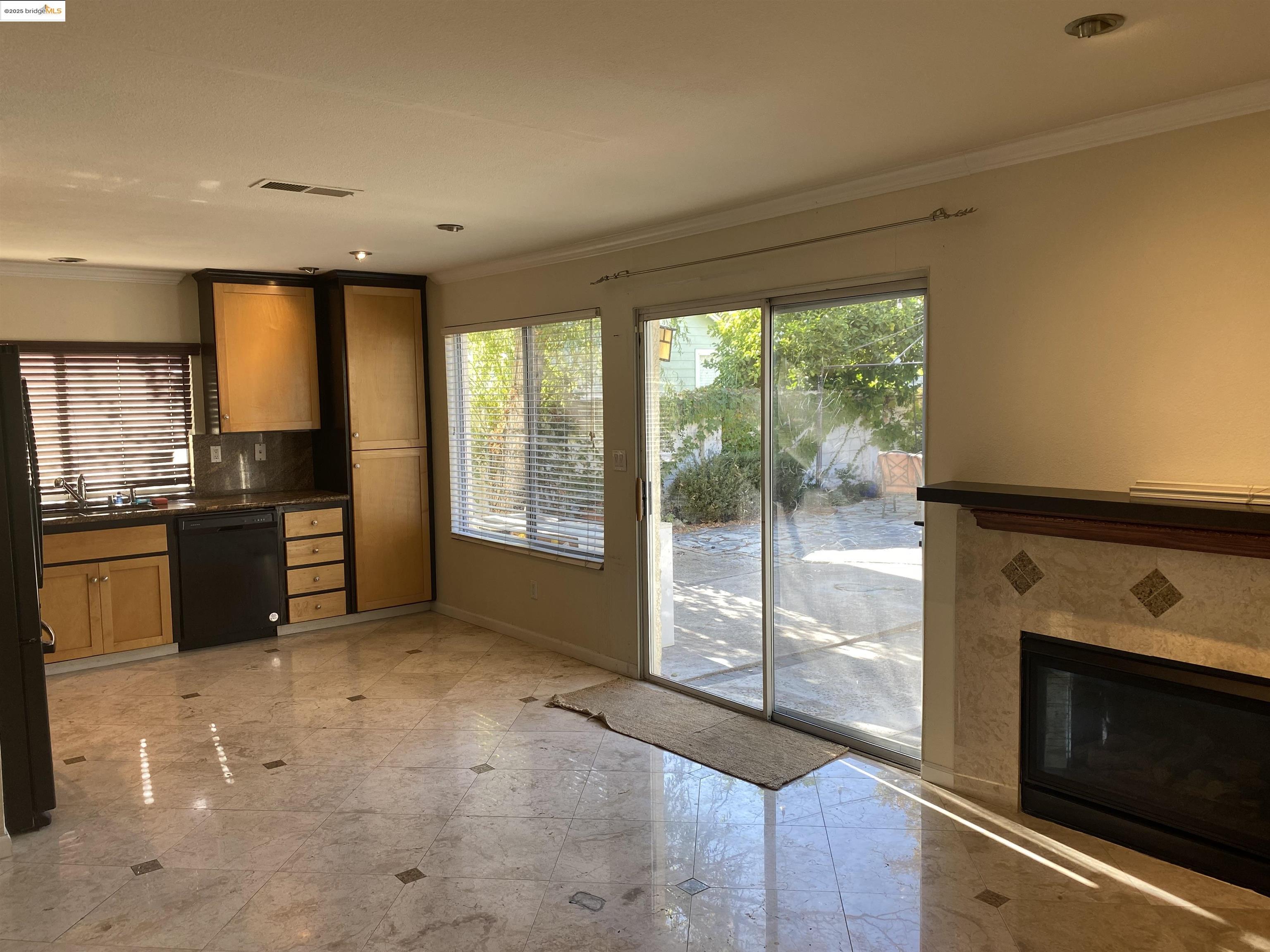 Detail Gallery Image 4 of 8 For 1810 Gardenia Ct, Antioch,  CA 94531 - 3 Beds | 2/1 Baths