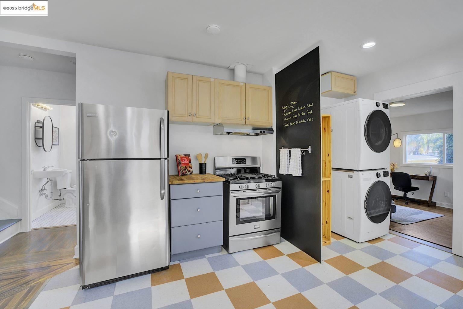 Detail Gallery Image 14 of 46 For 3388 64th Ave, Oakland,  CA 94605 - 3 Beds | 1 Baths