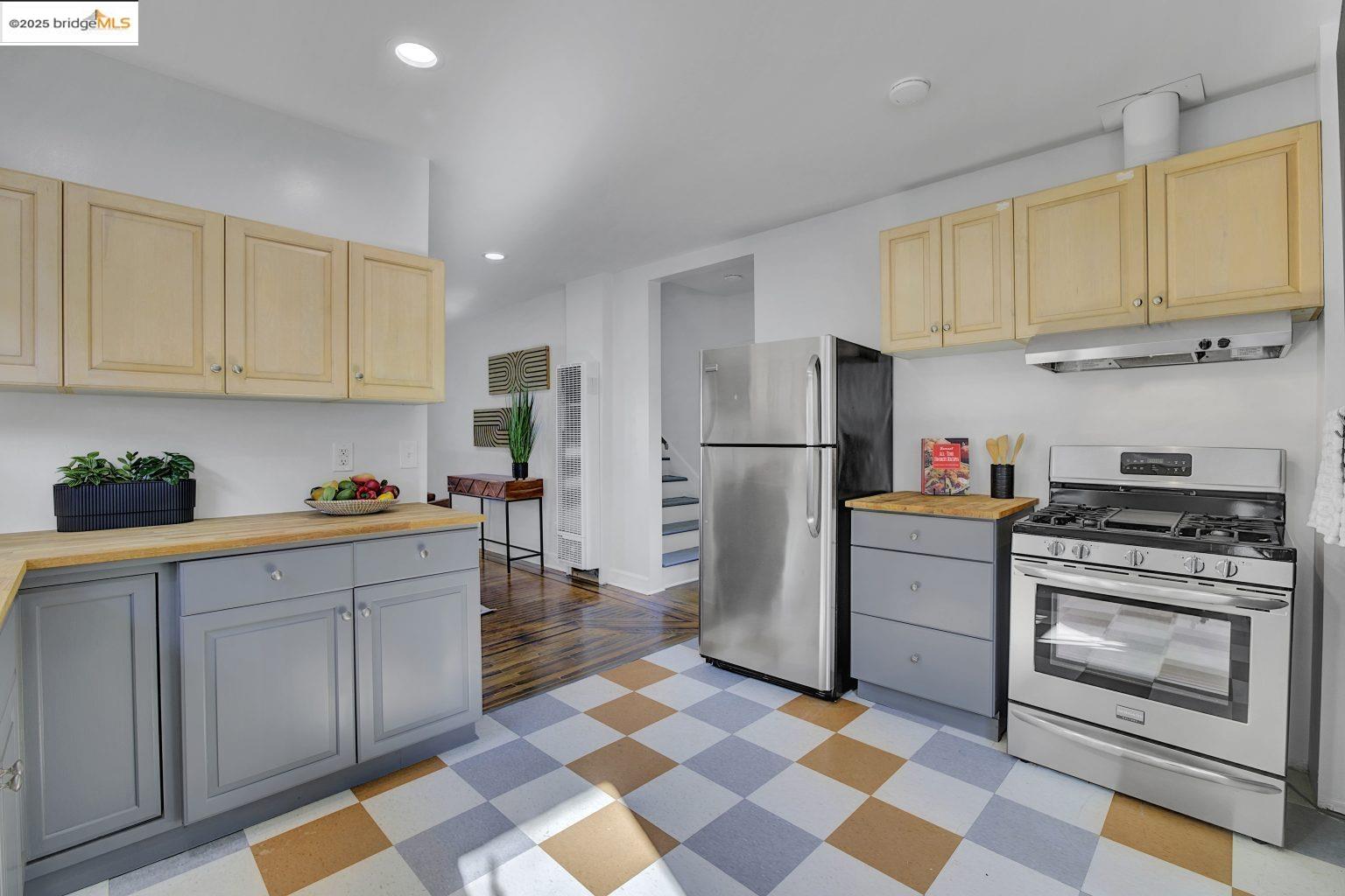 Detail Gallery Image 15 of 46 For 3388 64th Ave, Oakland,  CA 94605 - 3 Beds | 1 Baths