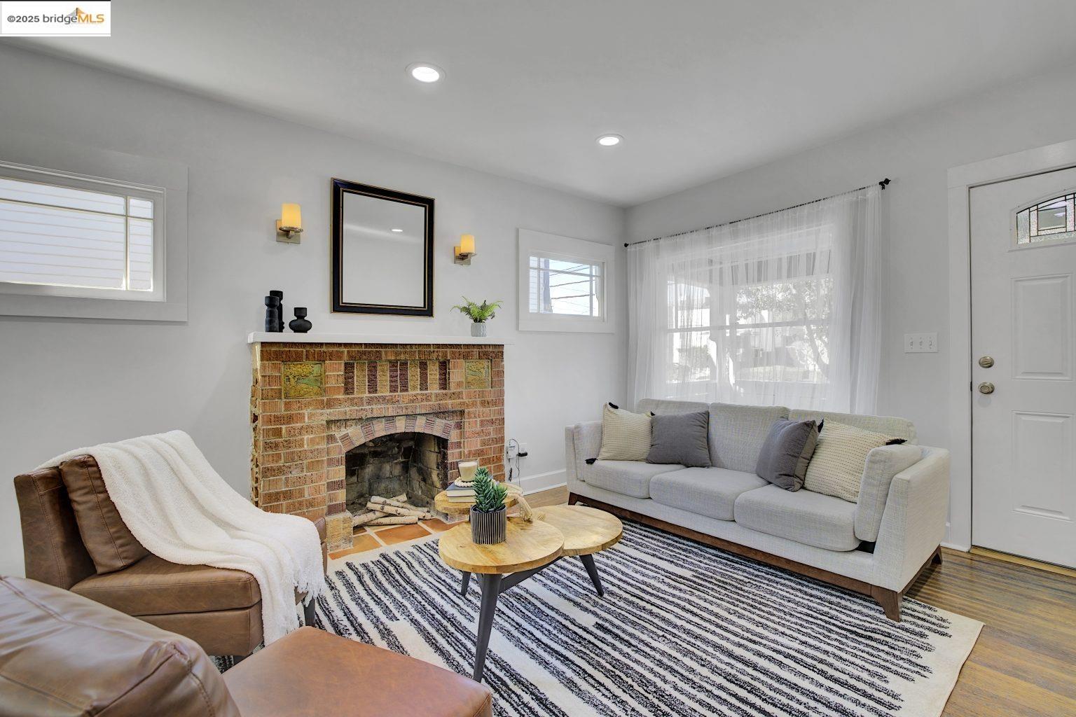 Detail Gallery Image 4 of 46 For 3388 64th Ave, Oakland,  CA 94605 - 3 Beds | 1 Baths