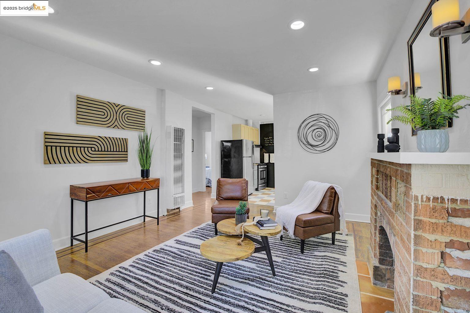 Detail Gallery Image 6 of 46 For 3388 64th Ave, Oakland,  CA 94605 - 3 Beds | 1 Baths