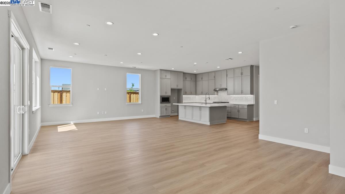 Detail Gallery Image 11 of 26 For 1368 Crescent Avenue, Manteca,  CA 95336 - 2 Beds | 2/1 Baths