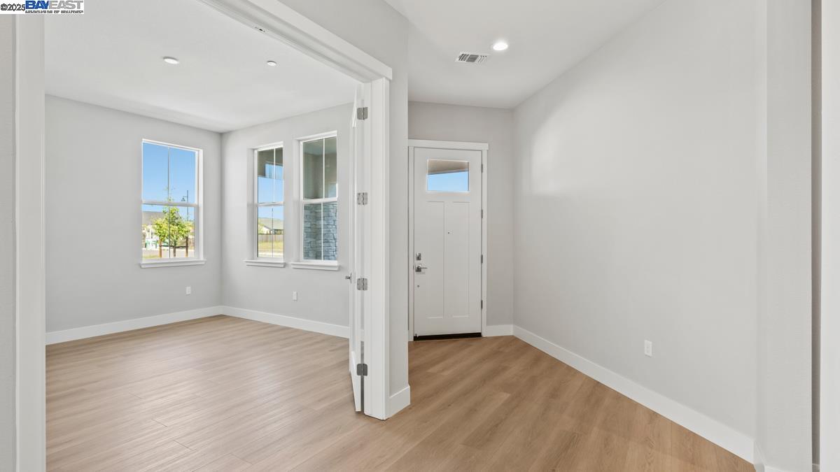 Detail Gallery Image 13 of 26 For 1368 Crescent Avenue, Manteca,  CA 95336 - 2 Beds | 2/1 Baths