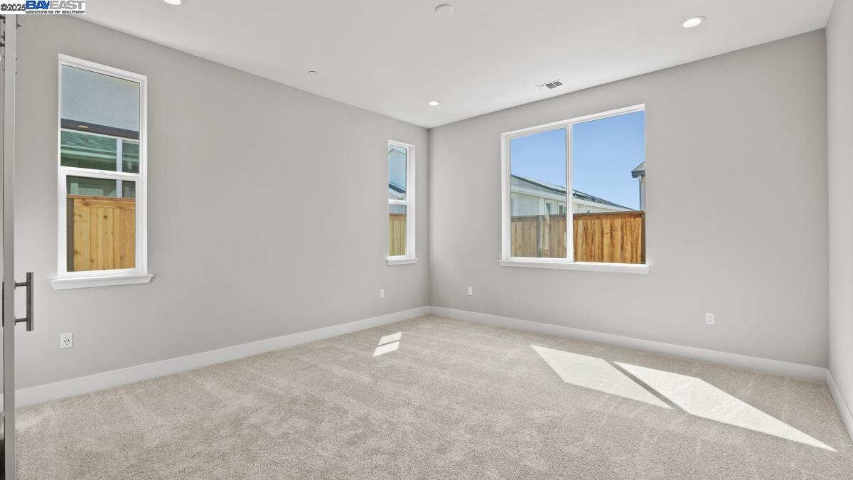 Detail Gallery Image 15 of 26 For 1368 Crescent Avenue, Manteca,  CA 95336 - 2 Beds | 2/1 Baths