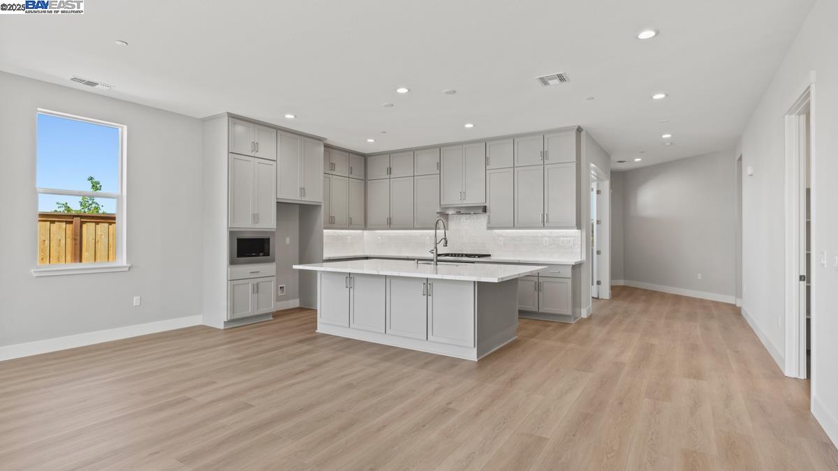 Detail Gallery Image 3 of 26 For 1368 Crescent Avenue, Manteca,  CA 95336 - 2 Beds | 2/1 Baths