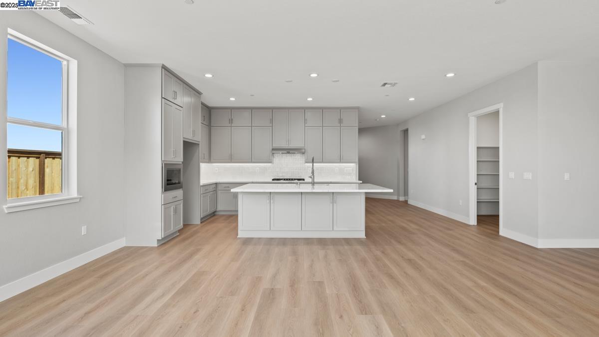 Detail Gallery Image 7 of 26 For 1368 Crescent Avenue, Manteca,  CA 95336 - 2 Beds | 2/1 Baths