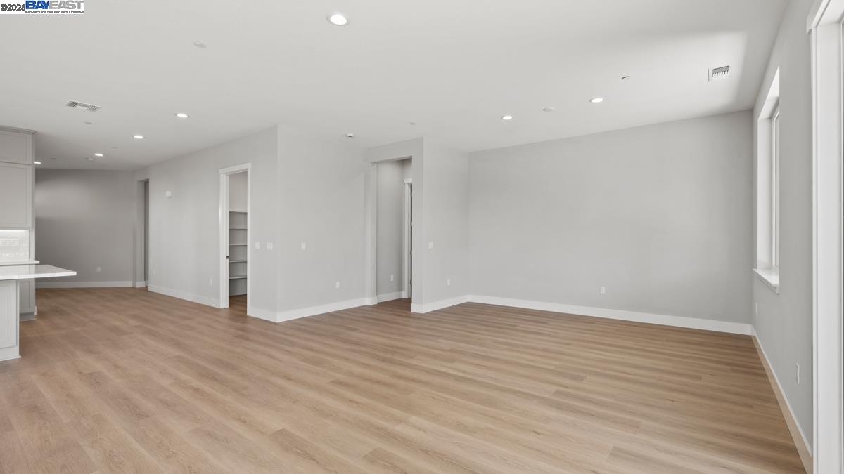 Detail Gallery Image 10 of 26 For 1368 Crescent Avenue, Manteca,  CA 95336 - 2 Beds | 2/1 Baths