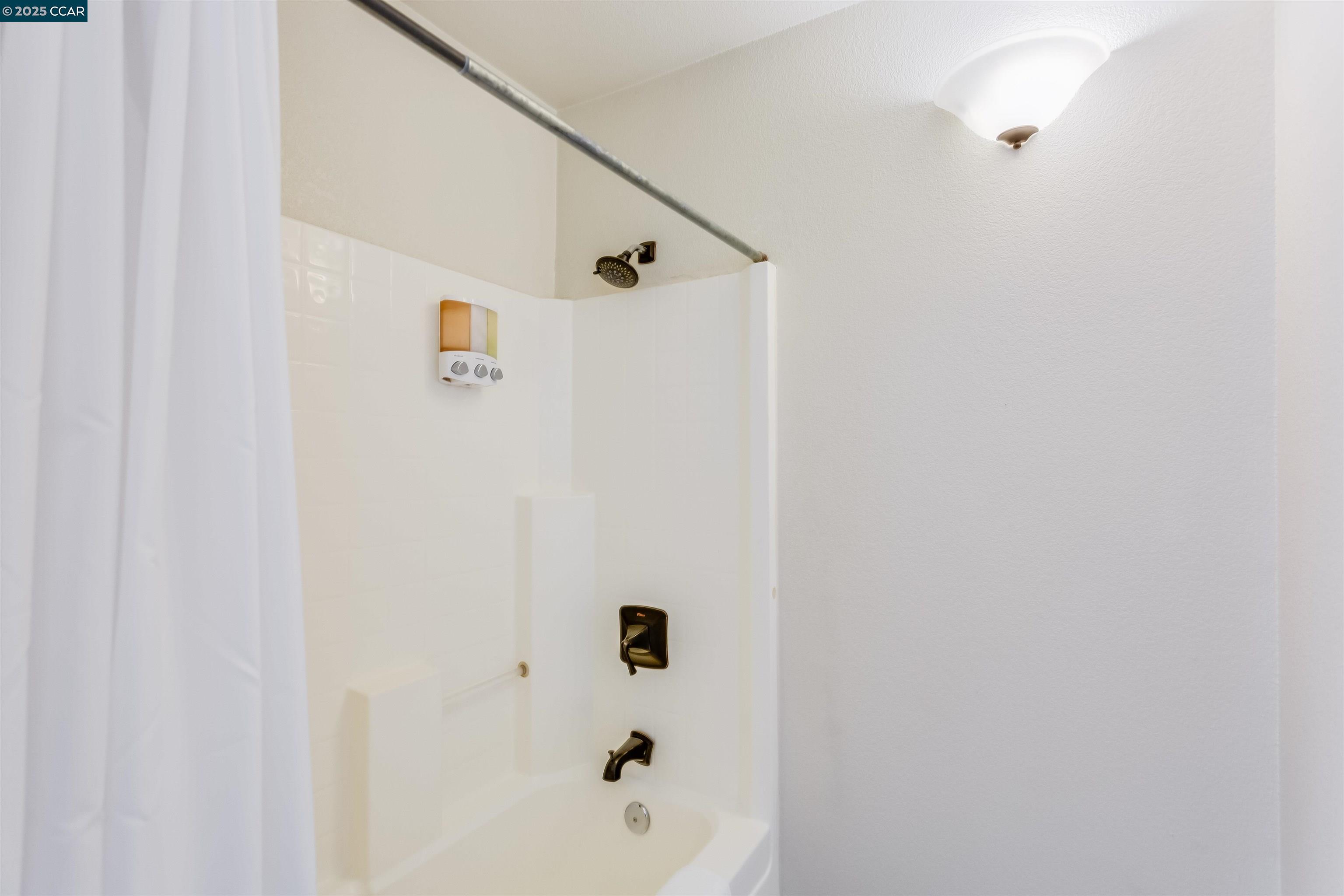 Detail Gallery Image 14 of 55 For 19112 Dyer Ct, Groveland,  CA 95321 - 6 Beds | 4 Baths