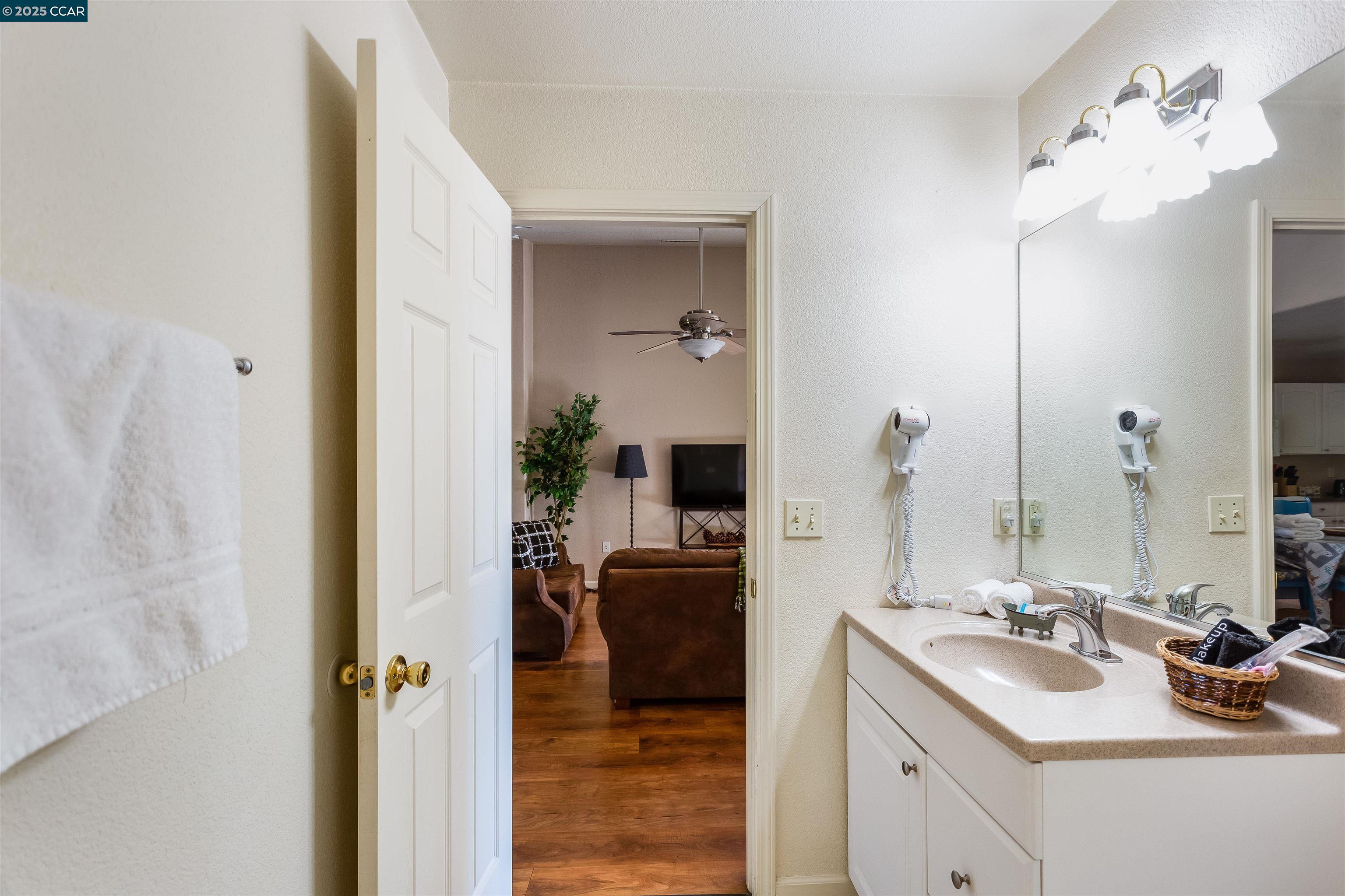 Detail Gallery Image 15 of 55 For 19112 Dyer Ct, Groveland,  CA 95321 - 6 Beds | 4 Baths