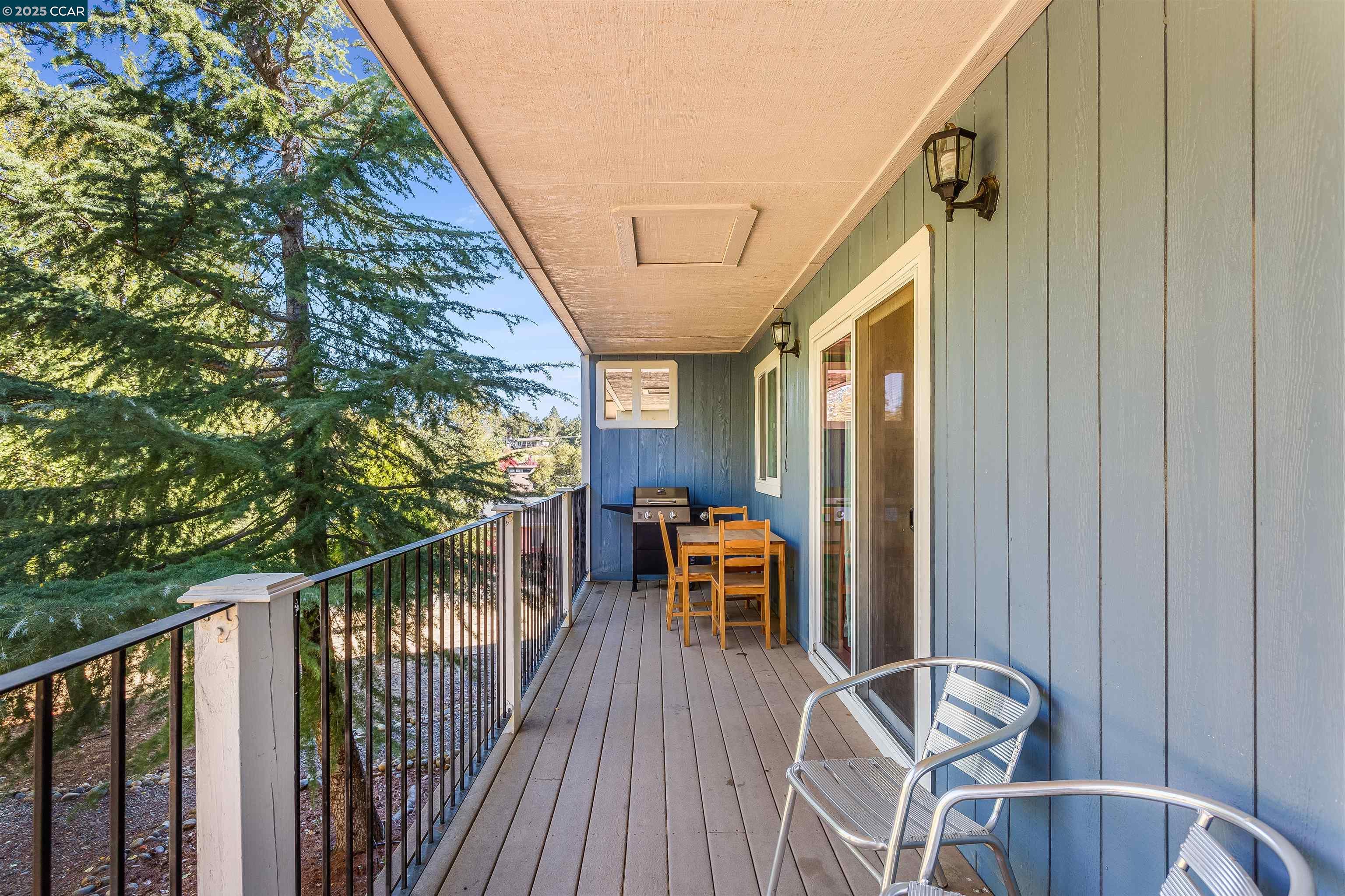 Detail Gallery Image 20 of 55 For 19112 Dyer Ct, Groveland,  CA 95321 - 6 Beds | 4 Baths