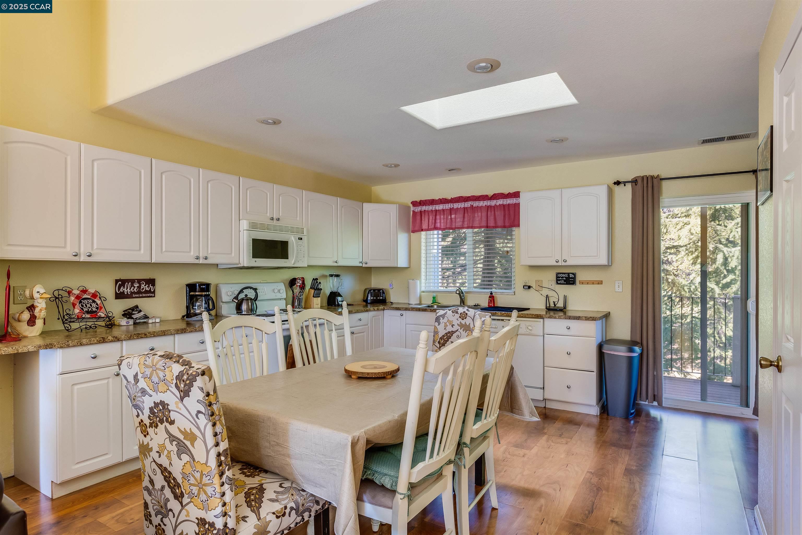 Detail Gallery Image 46 of 55 For 19112 Dyer Ct, Groveland,  CA 95321 - 6 Beds | 4 Baths