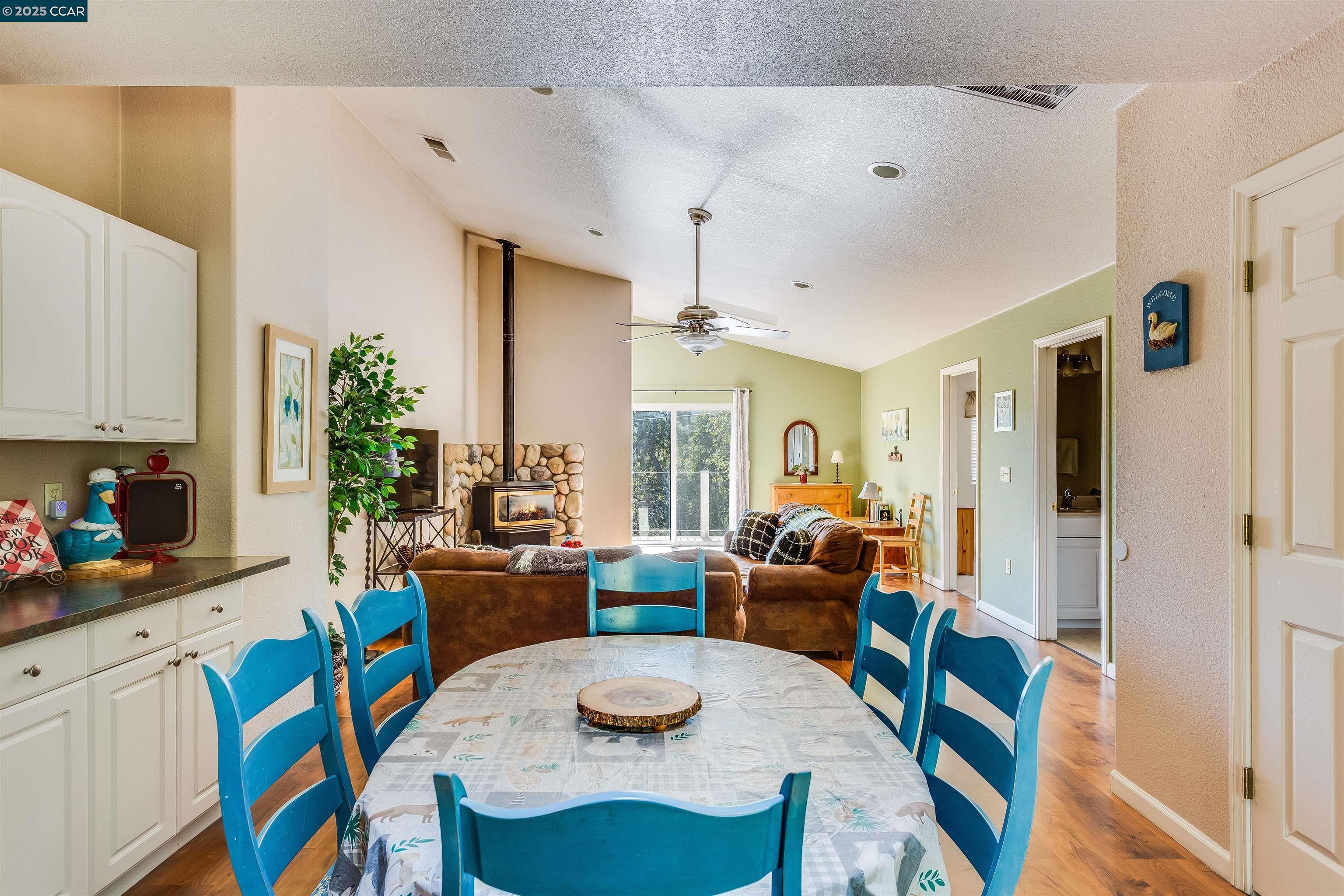 Detail Gallery Image 6 of 55 For 19112 Dyer Ct, Groveland,  CA 95321 - 6 Beds | 4 Baths