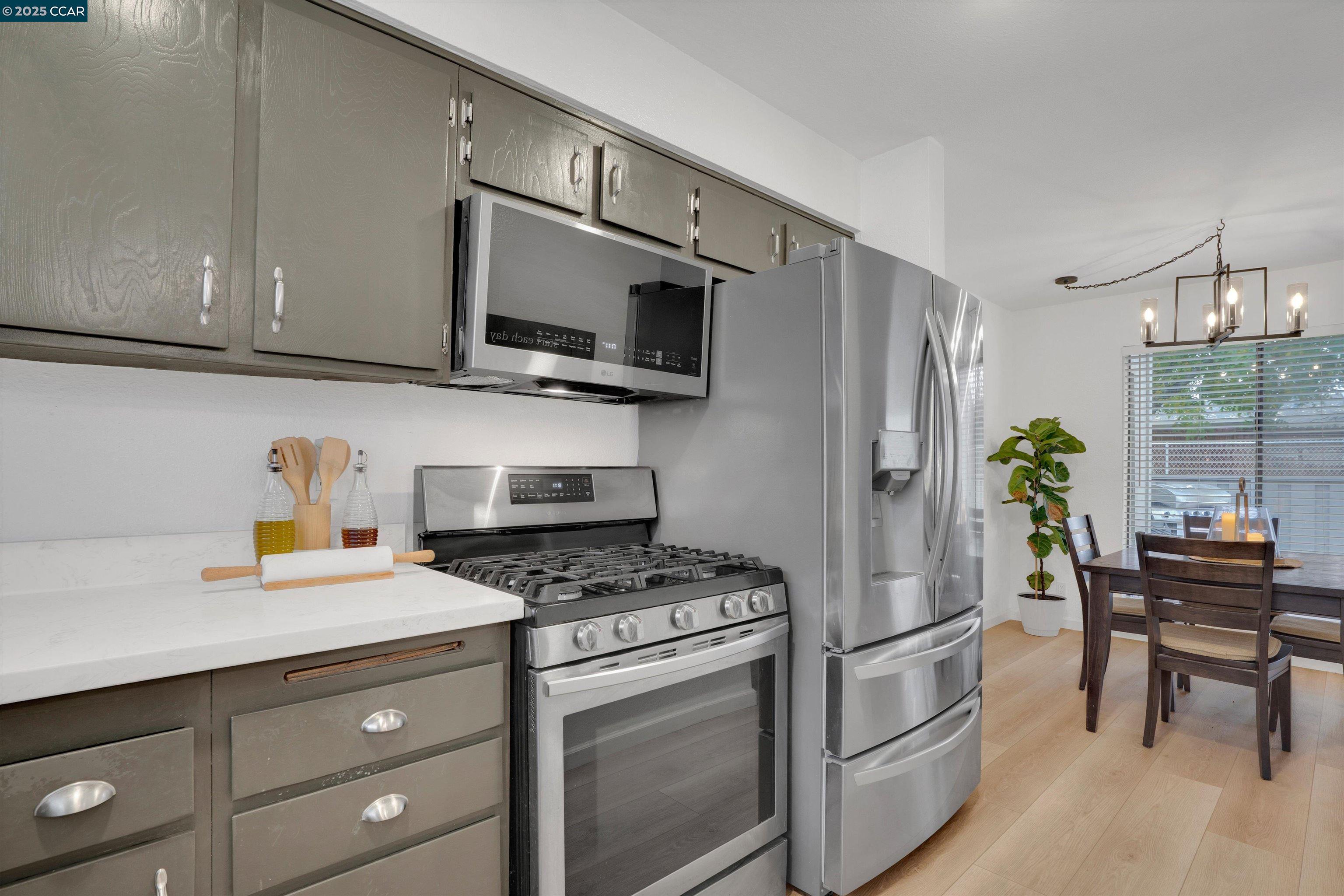 Photo #4: 41118704 Listing: Photo #4