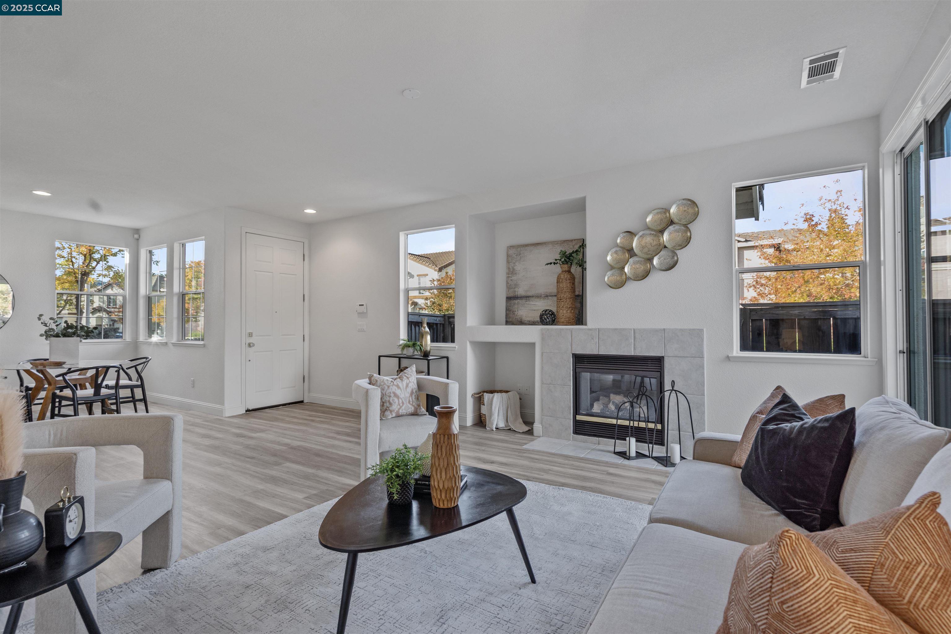 Detail Gallery Image 5 of 38 For 5109 Napa Shore Dr, Fairfield,  CA 94534 - 3 Beds | 2 Baths