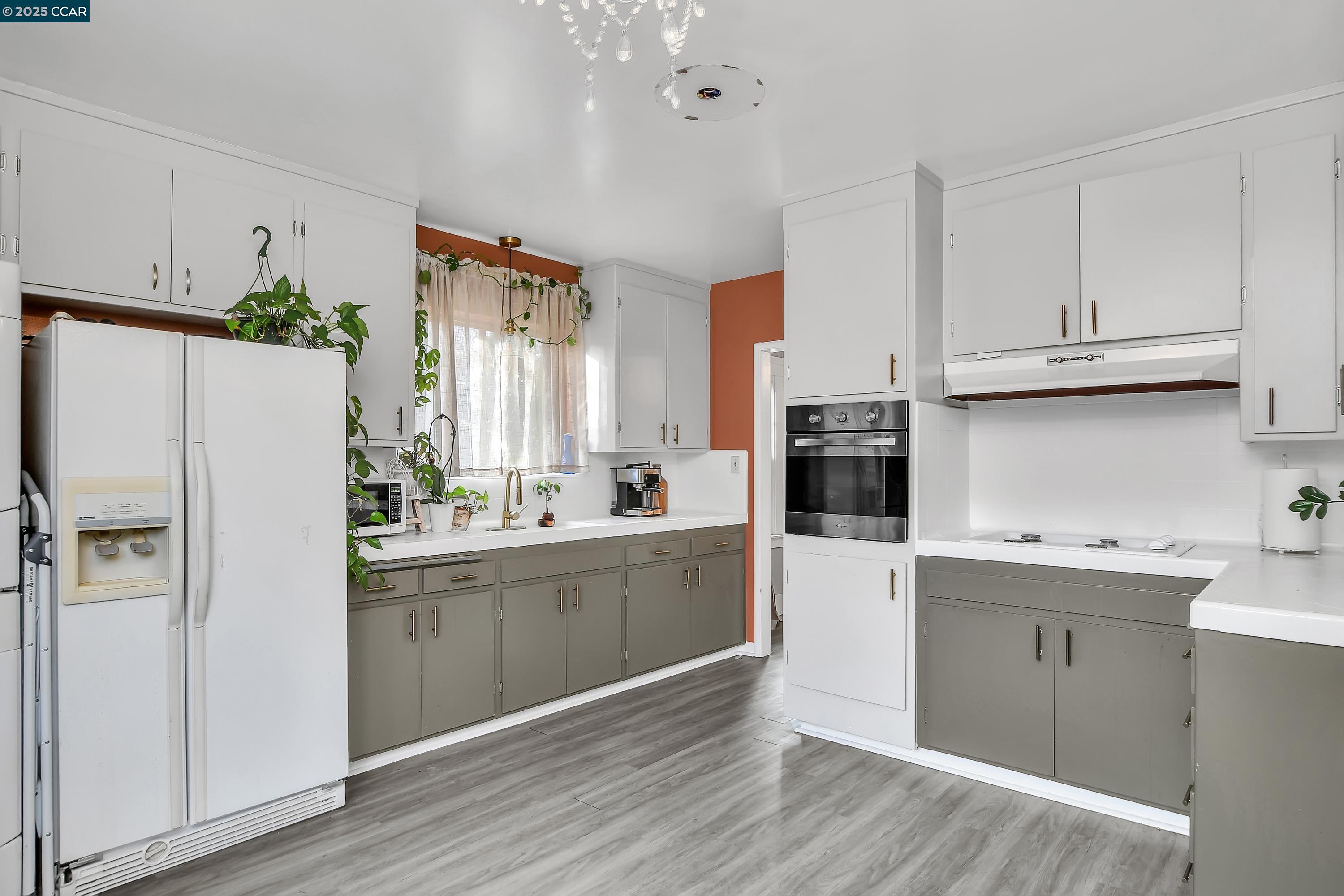 Detail Gallery Image 12 of 18 For 2437 Alhambra Ave, Martinez,  CA 94553 - 2 Beds | 1 Baths