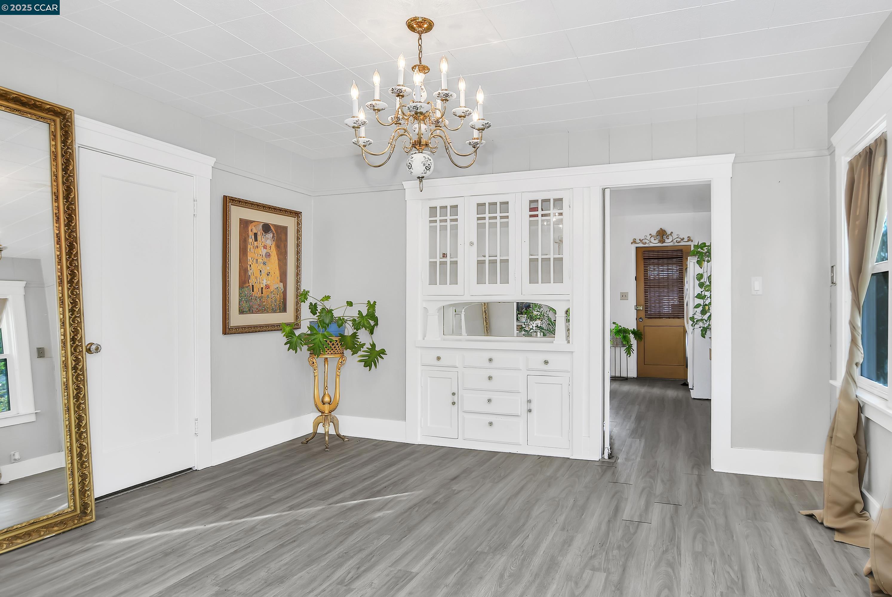 Detail Gallery Image 14 of 18 For 2437 Alhambra Ave, Martinez,  CA 94553 - 2 Beds | 1 Baths