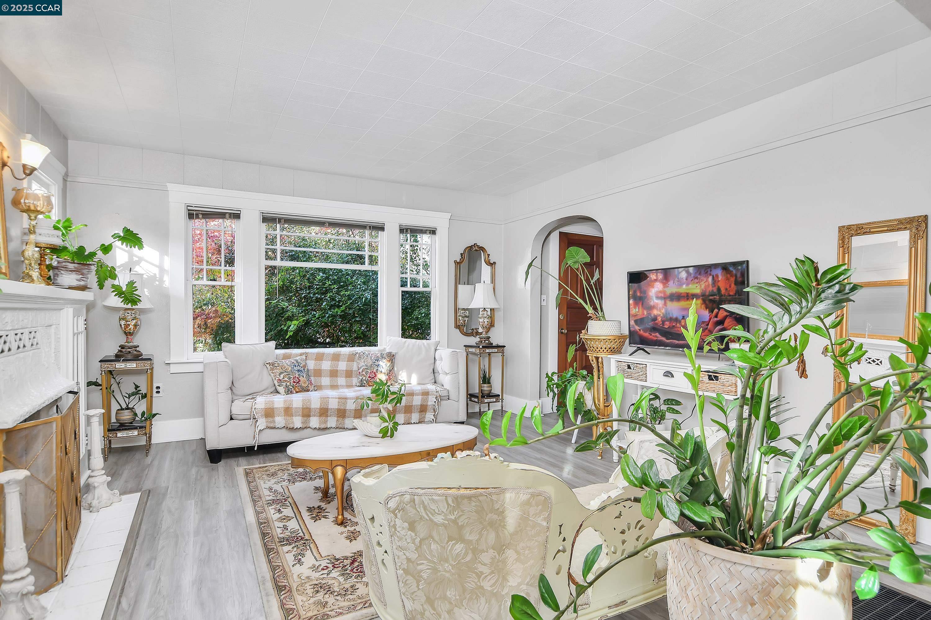 Detail Gallery Image 15 of 18 For 2437 Alhambra Ave, Martinez,  CA 94553 - 2 Beds | 1 Baths