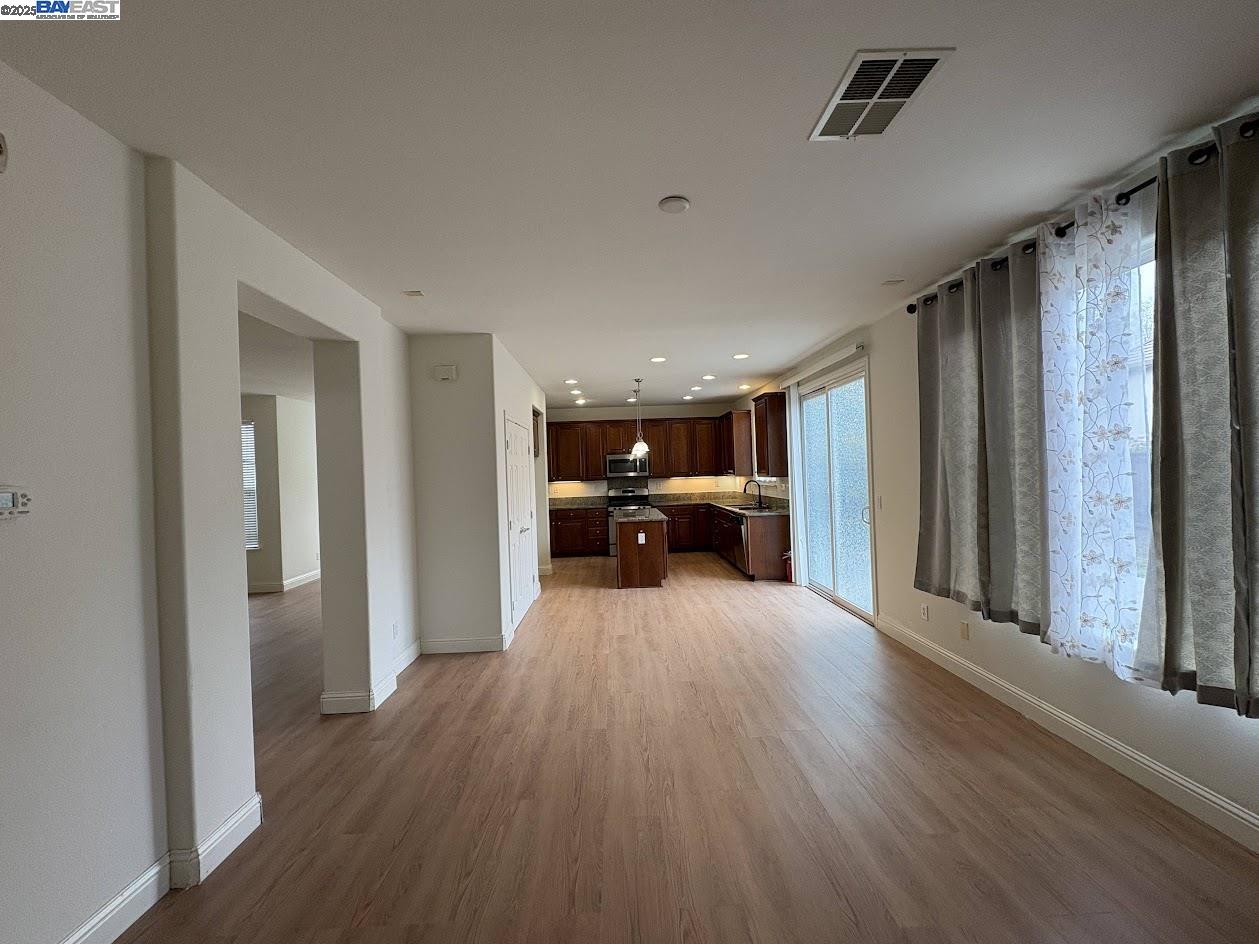 Detail Gallery Image 3 of 25 For 192 S Tranquilidad St, Mountain House,  CA 95391 - 4 Beds | 2/1 Baths