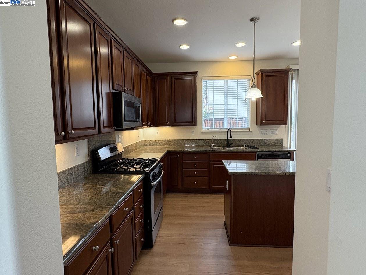 Detail Gallery Image 5 of 25 For 192 S Tranquilidad St, Mountain House,  CA 95391 - 4 Beds | 2/1 Baths