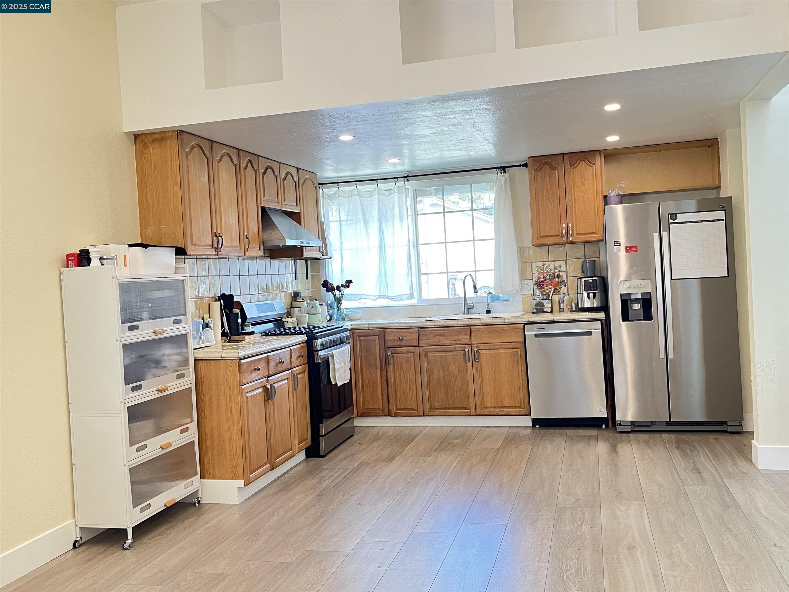 Detail Gallery Image 5 of 29 For 120 Bonita Ct, Rodeo,  CA 94572 - 3 Beds | 2 Baths