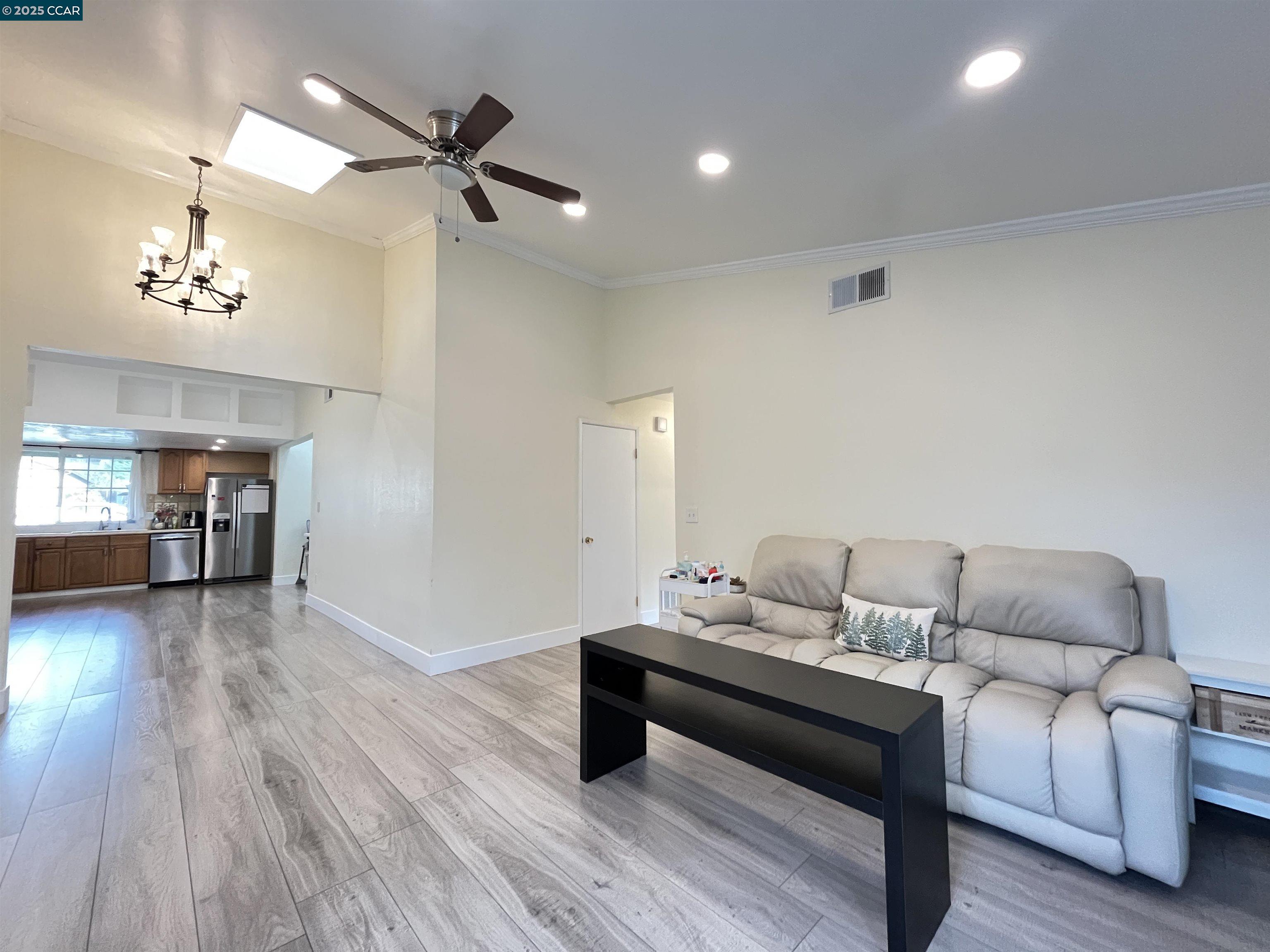 Detail Gallery Image 6 of 52 For 120 Bonita Ct, Rodeo,  CA 94572 - 3 Beds | 2 Baths