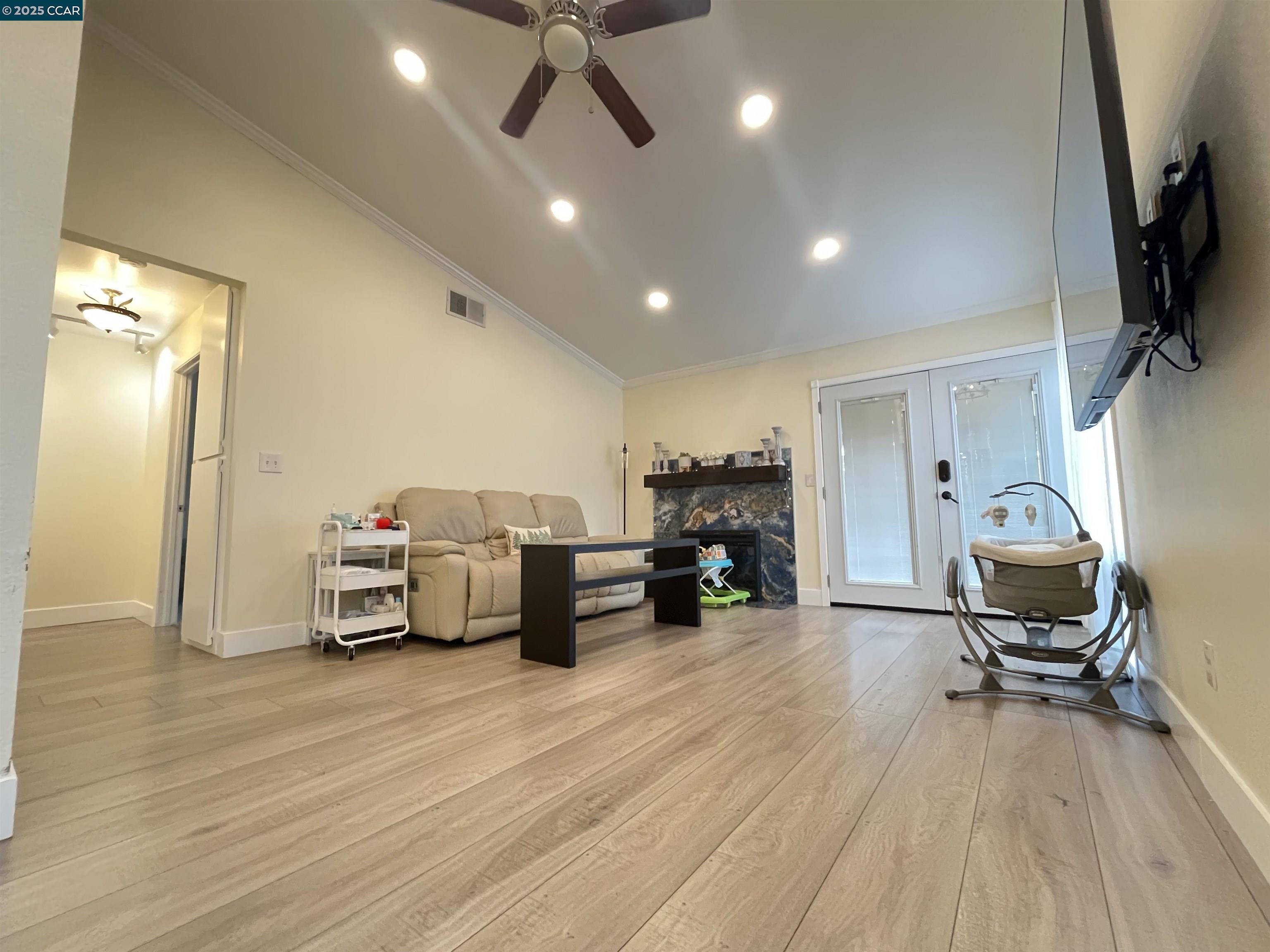 Detail Gallery Image 8 of 52 For 120 Bonita Ct, Rodeo,  CA 94572 - 3 Beds | 2 Baths