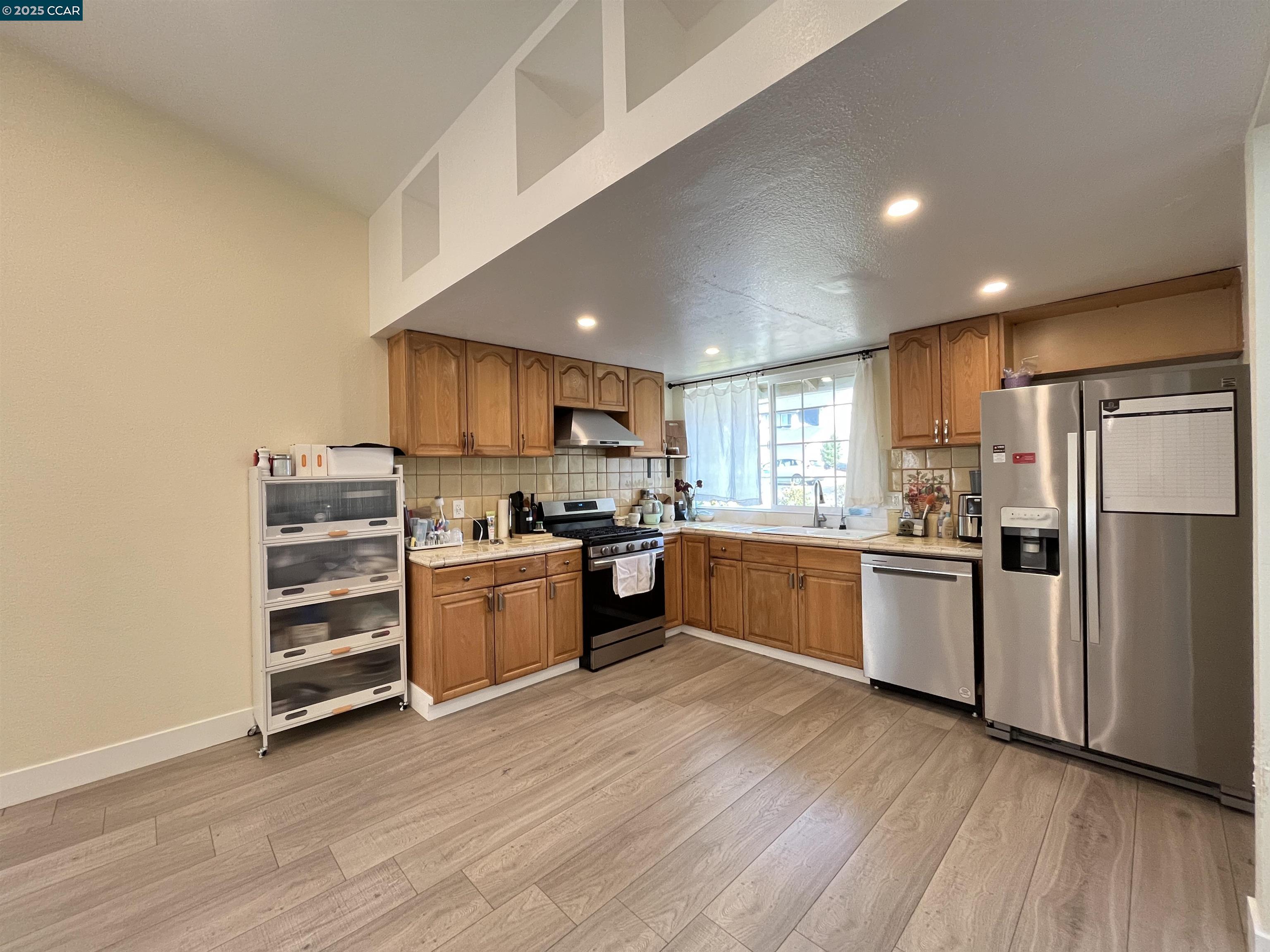 Detail Gallery Image 9 of 29 For 120 Bonita Ct, Rodeo,  CA 94572 - 3 Beds | 2 Baths