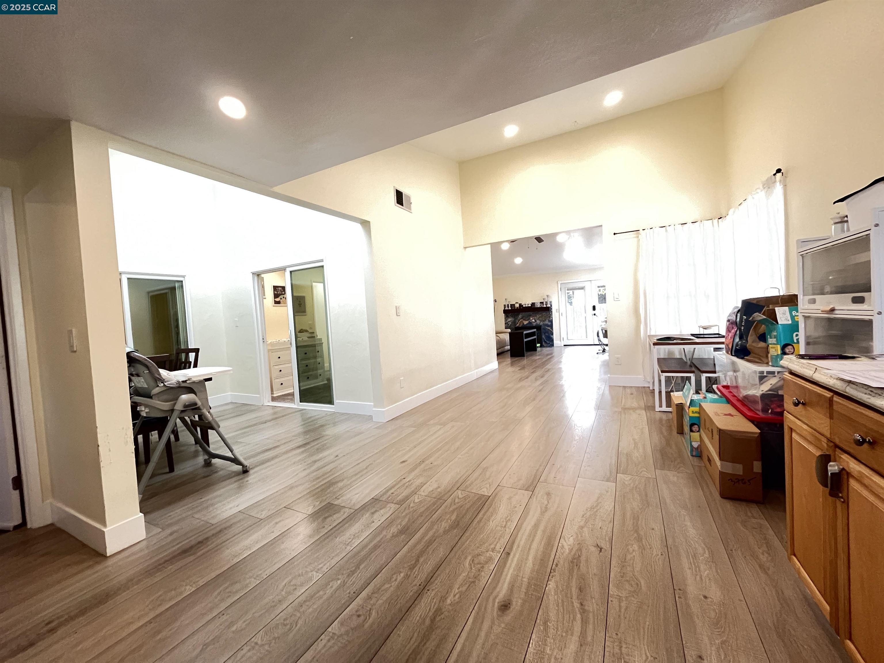 Detail Gallery Image 10 of 52 For 120 Bonita Ct, Rodeo,  CA 94572 - 3 Beds | 2 Baths